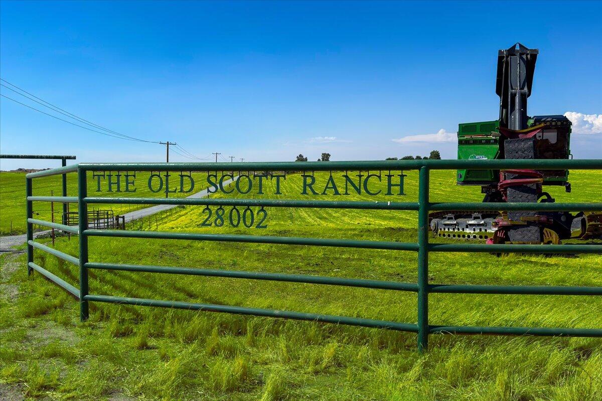 28002 Ave 56, Porterville, CA 93257