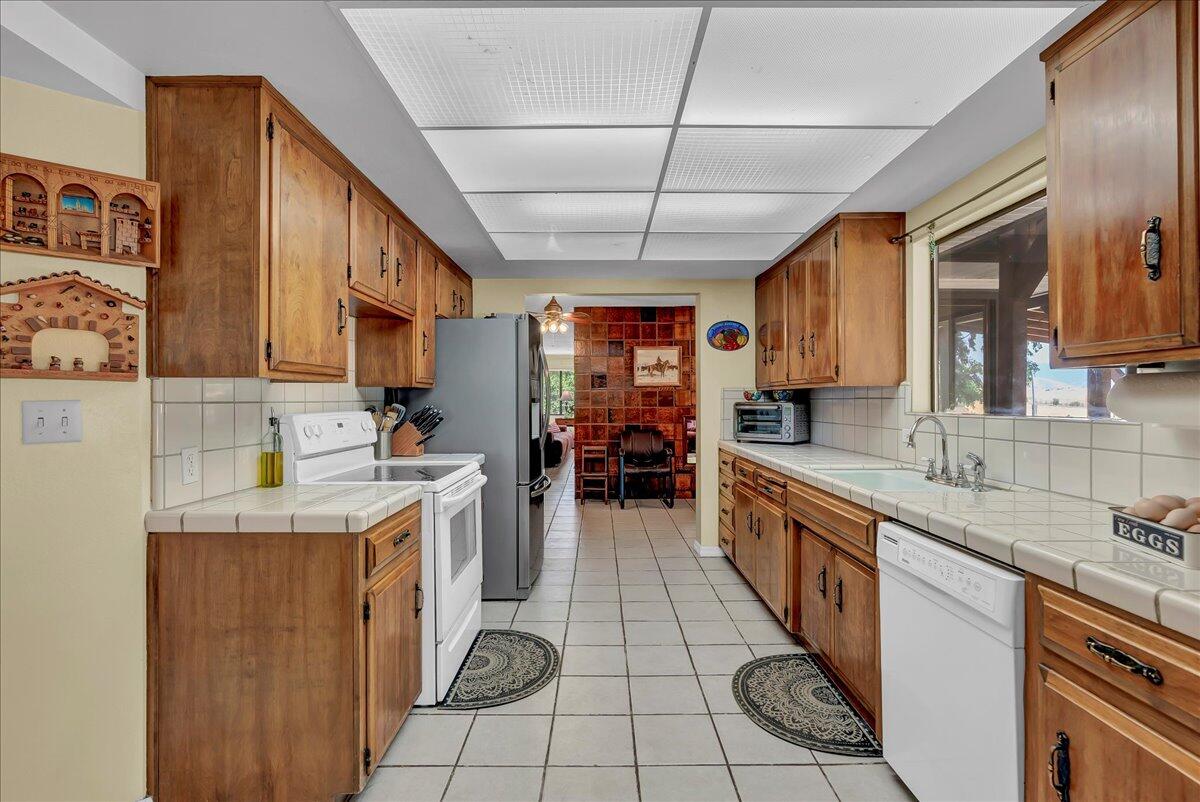 28002 Ave 56, Porterville, CA 93257