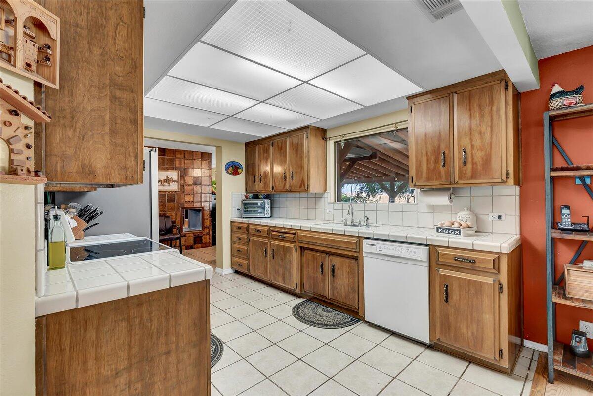 28002 Ave 56, Porterville, CA 93257