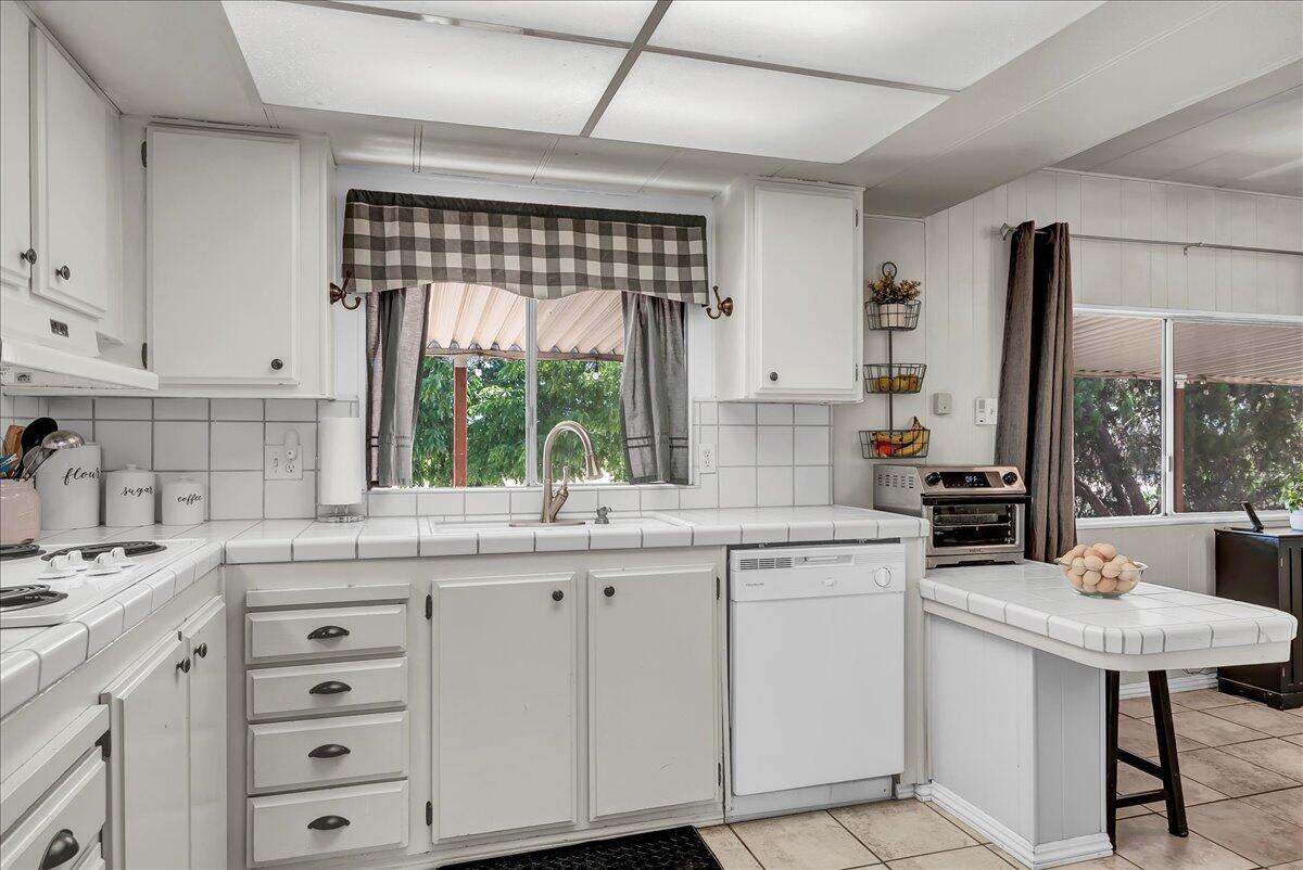 28002 Ave 56, Porterville, CA 93257
