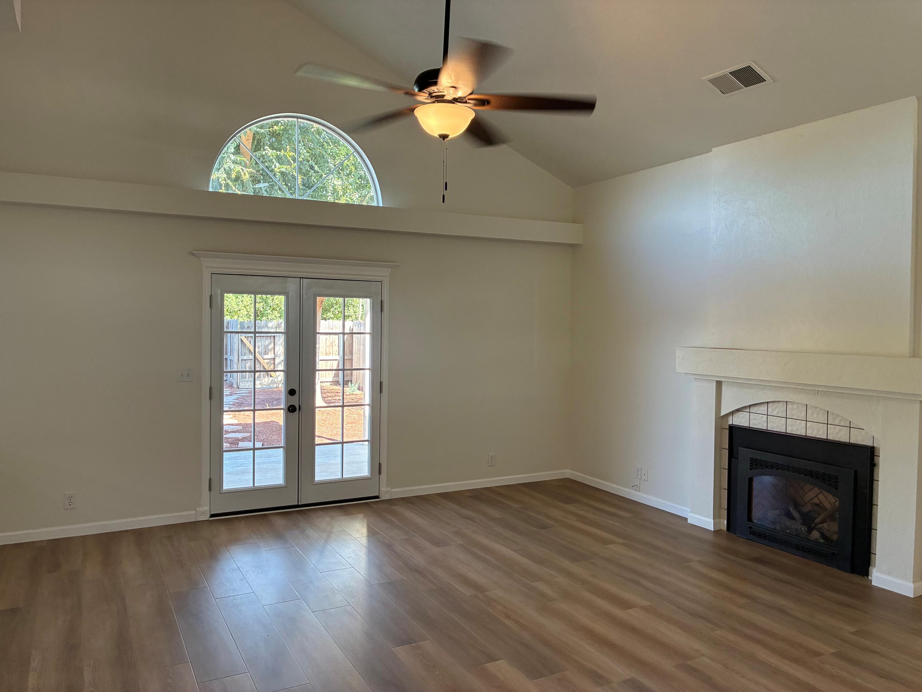 670 12th Ave, Kingsburg, CA 93631