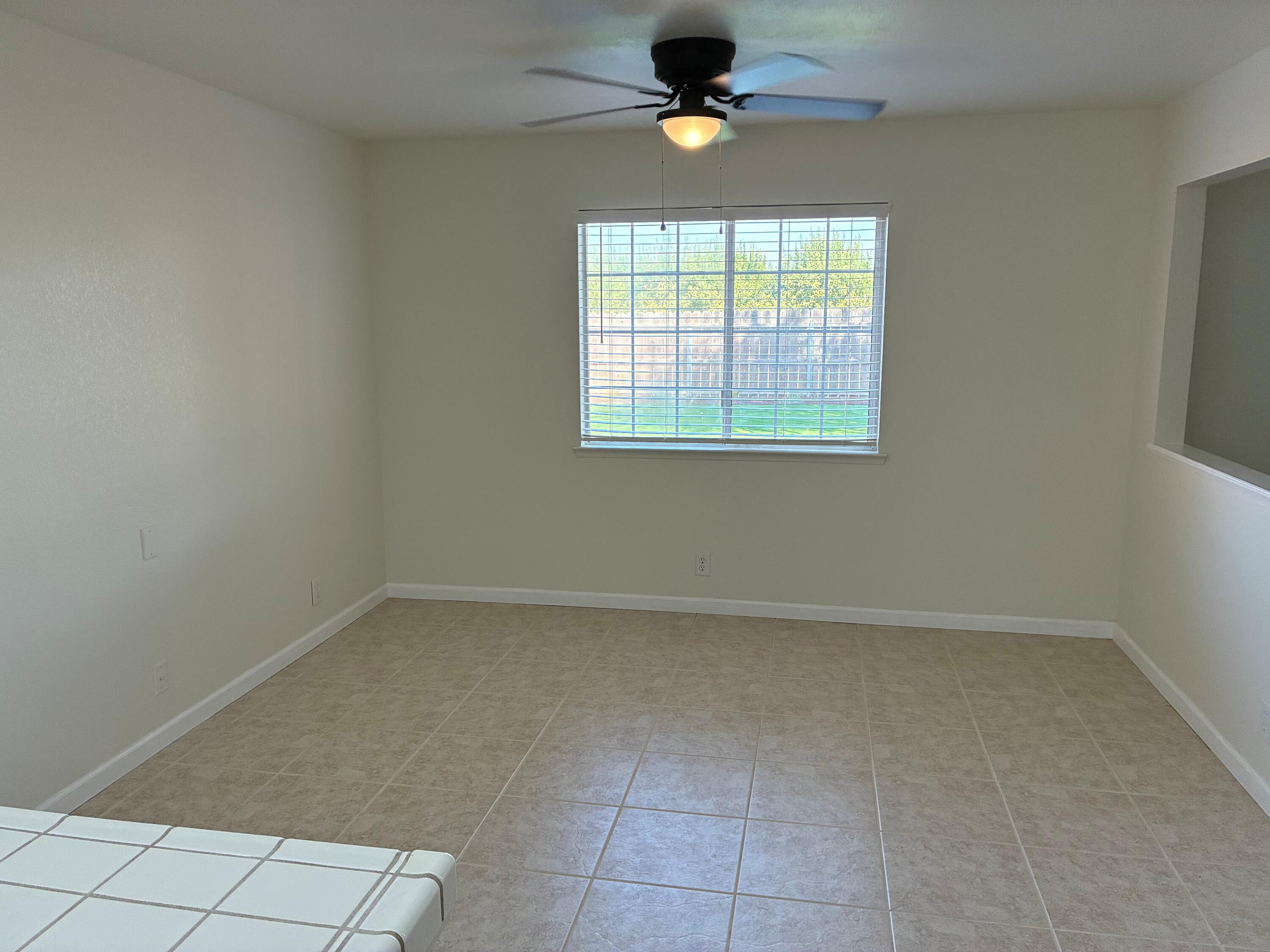 670 12th Ave, Kingsburg, CA 93631