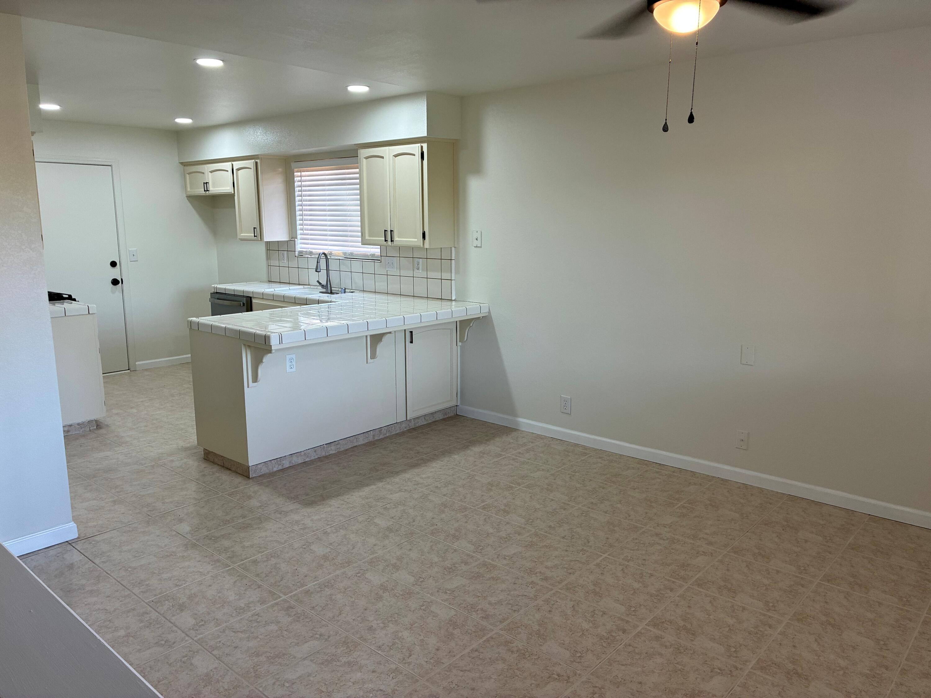 670 12th Ave, Kingsburg, CA 93631