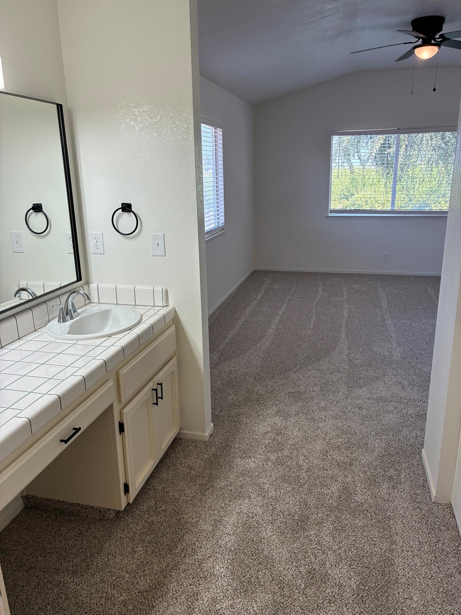 670 12th Ave, Kingsburg, CA 93631