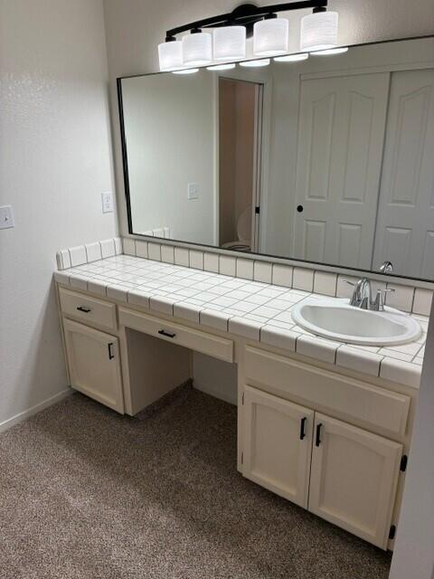 670 12th Ave, Kingsburg, CA 93631