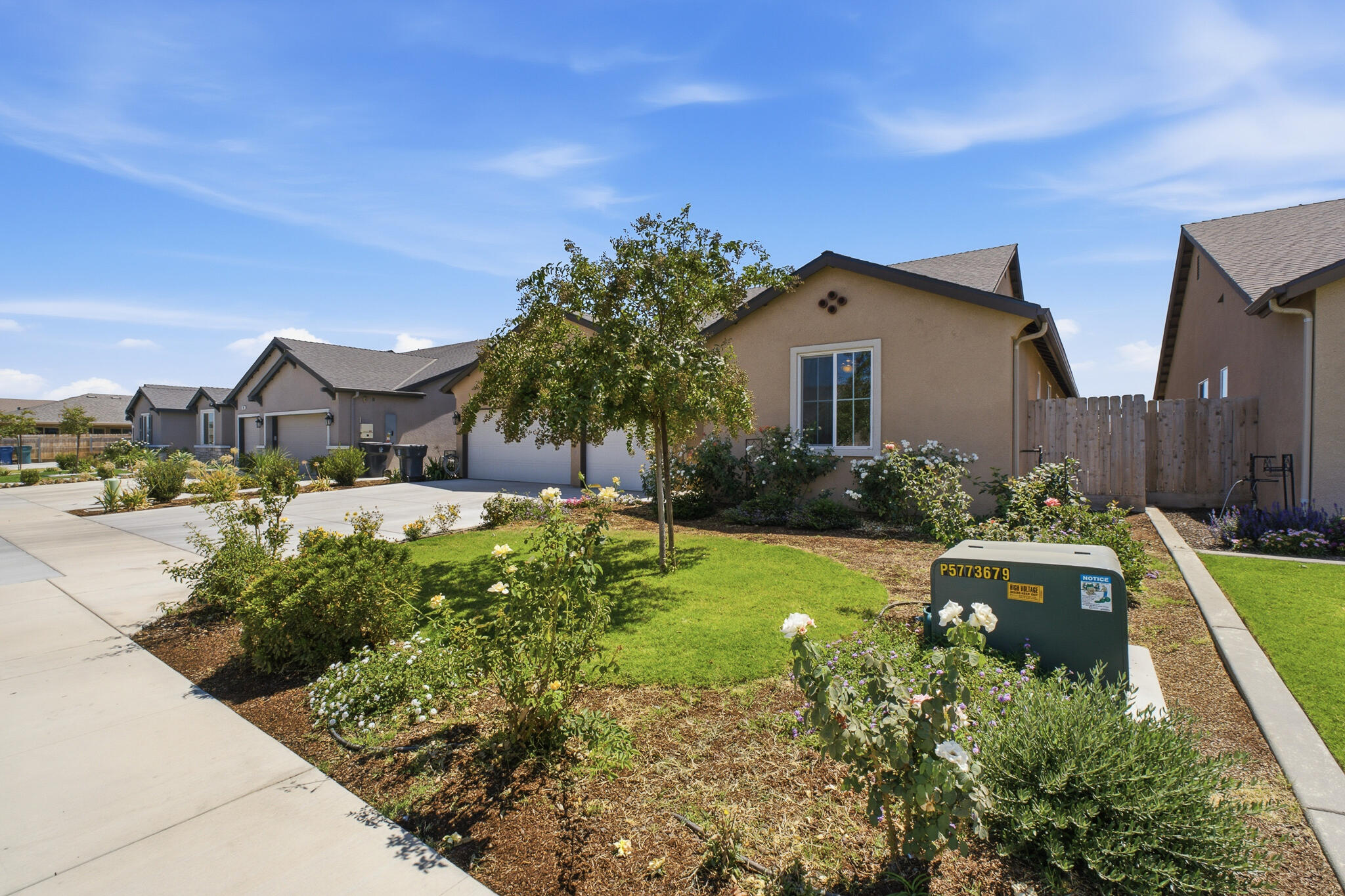 1977 Sherbrook Ave, Tulare, CA 93274