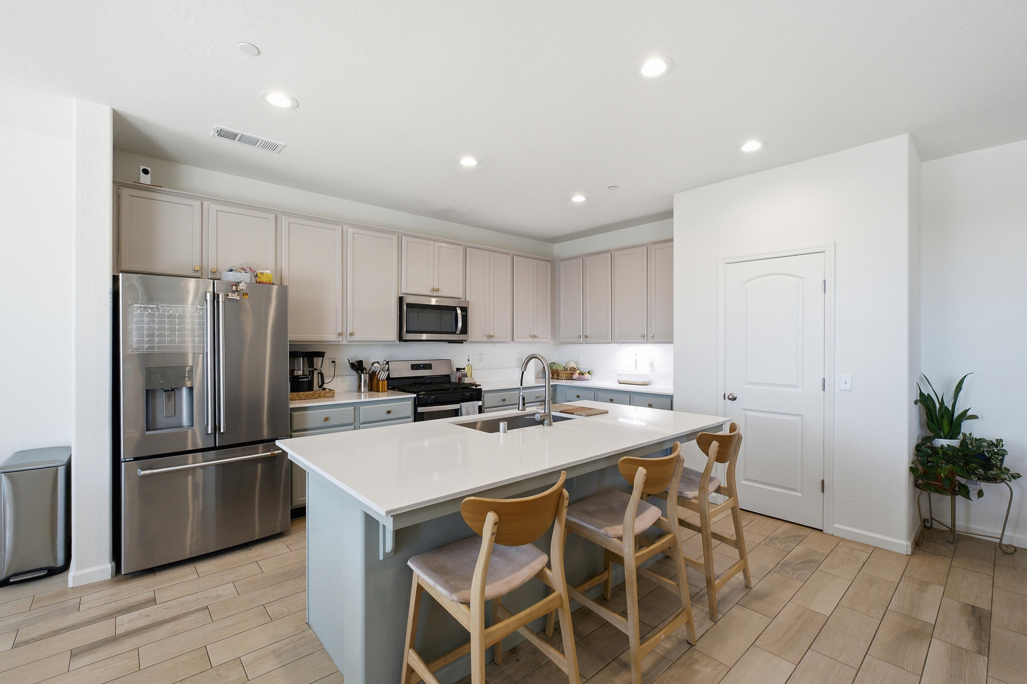 1977 Sherbrook Ave, Tulare, CA 93274
