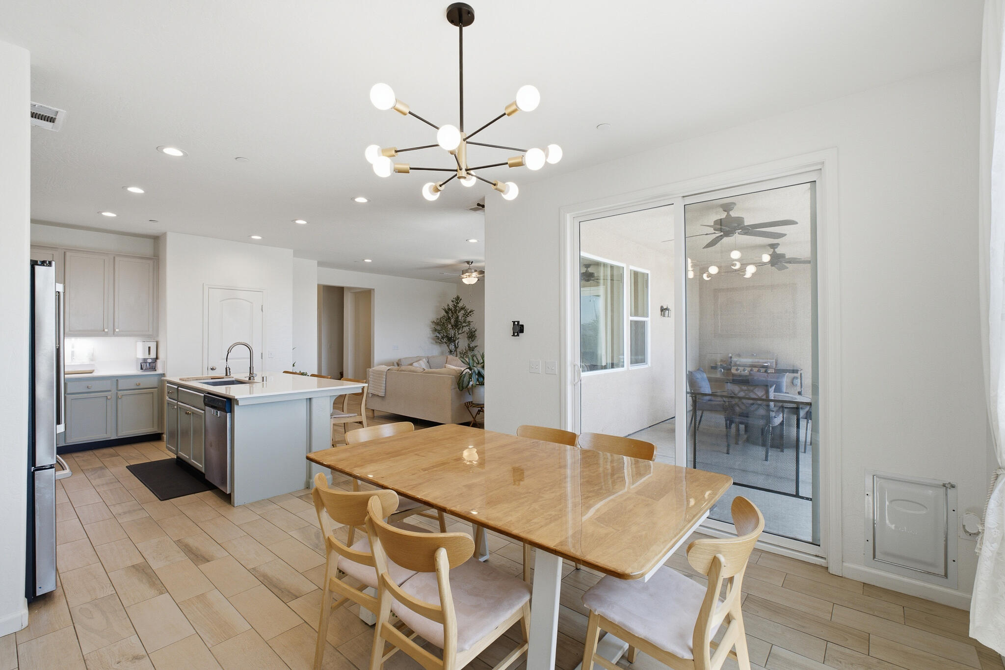 1977 Sherbrook Ave, Tulare, CA 93274