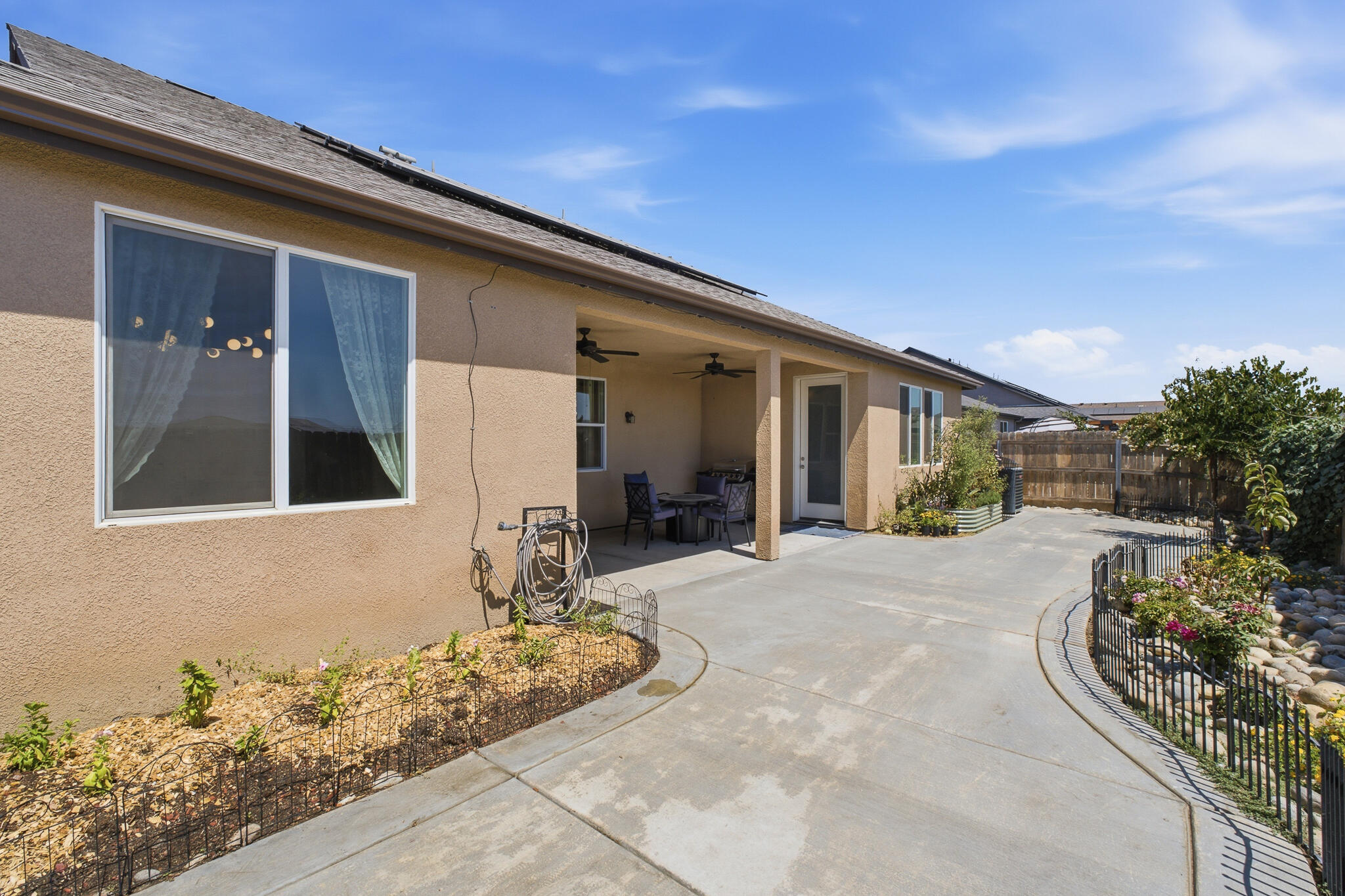 1977 Sherbrook Ave, Tulare, CA 93274