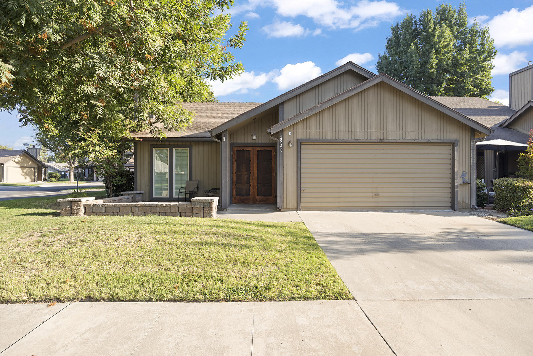 2520 E Tulare Ave, Visalia, CA 93292