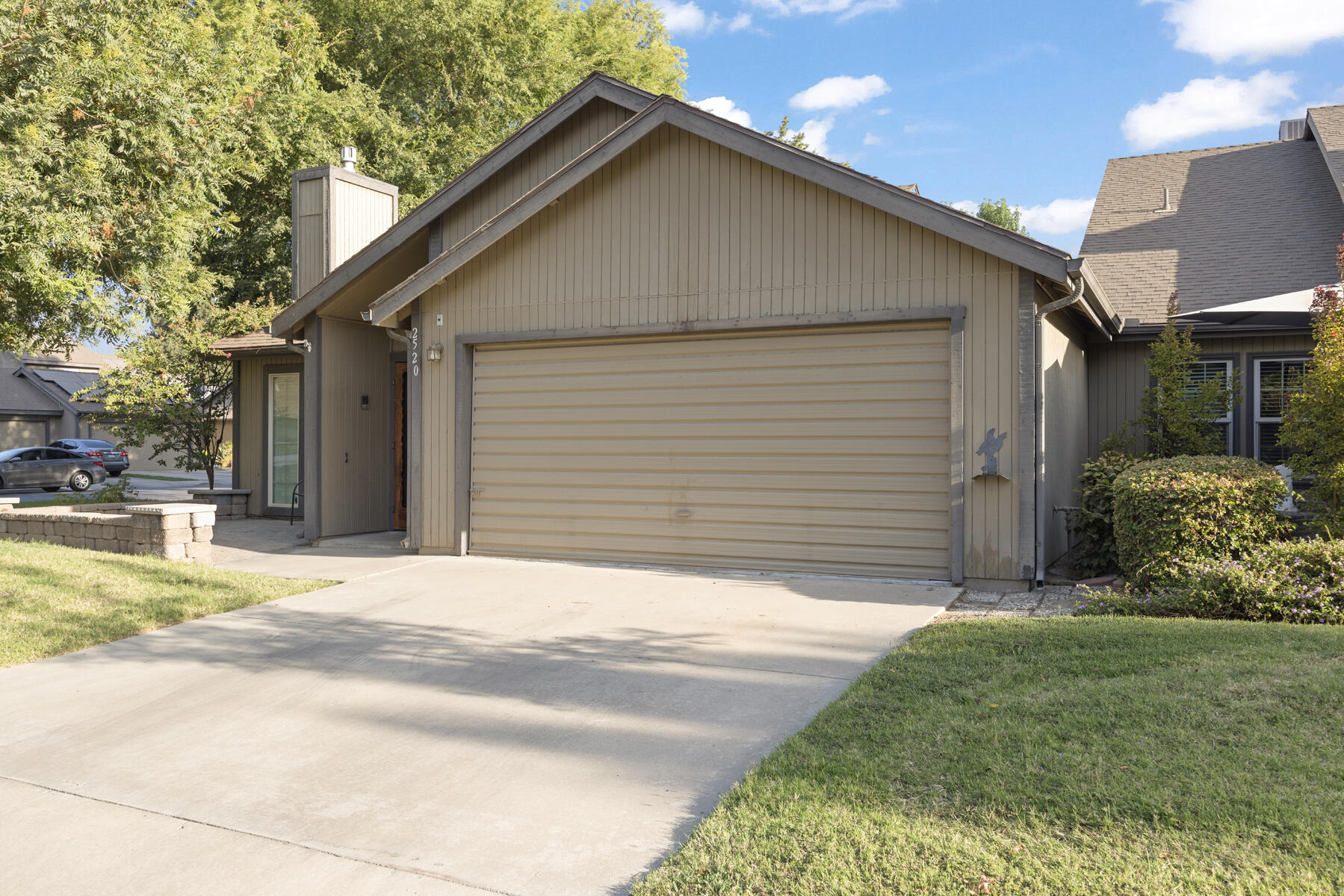 2520 E Tulare Ave, Visalia, CA 93292