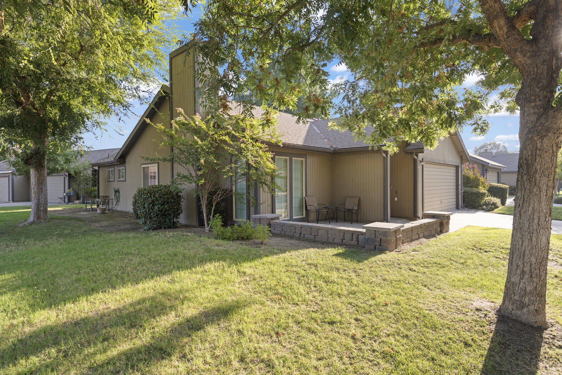 2520 E Tulare Ave, Visalia, CA 93292