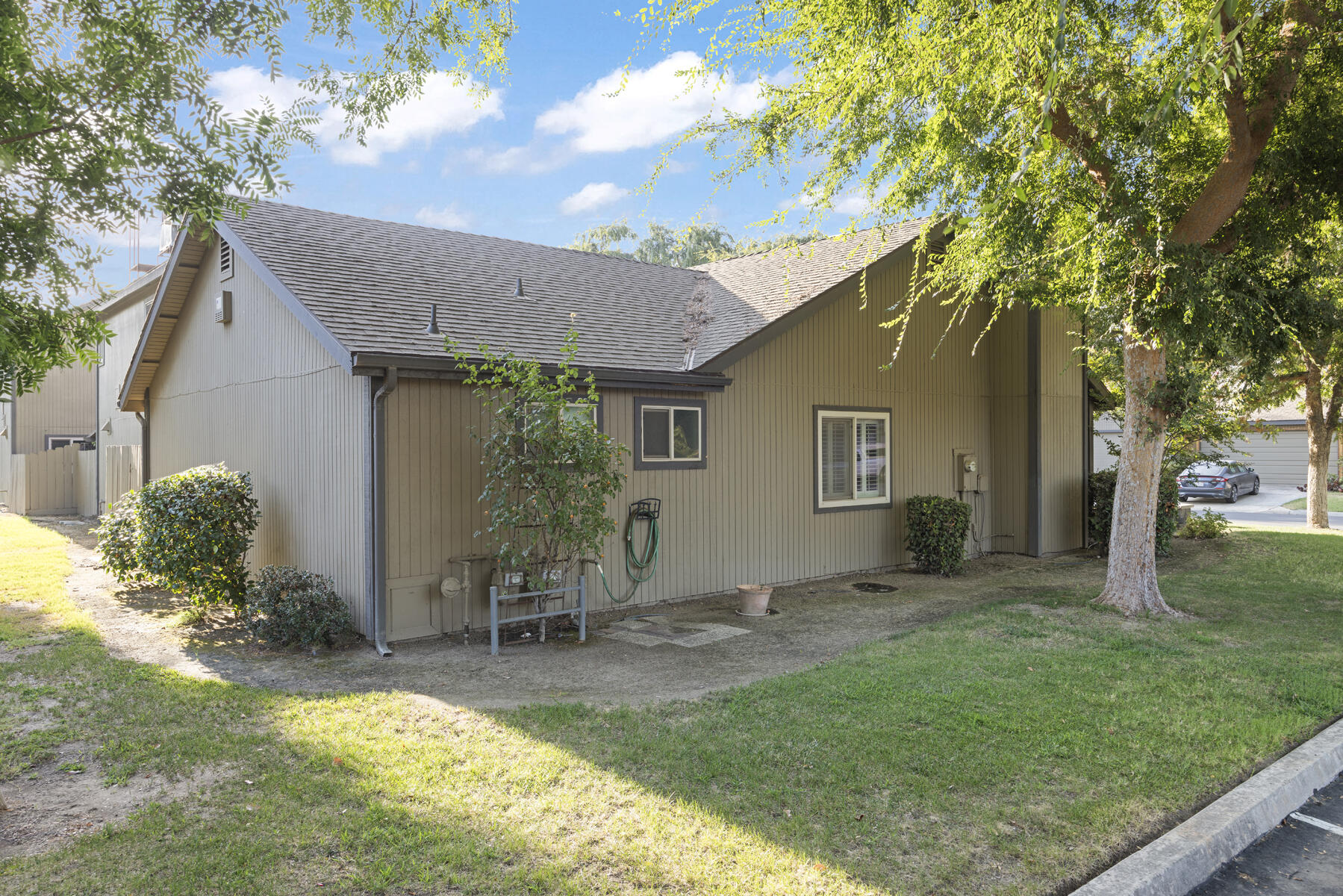 2520 E Tulare Ave, Visalia, CA 93292