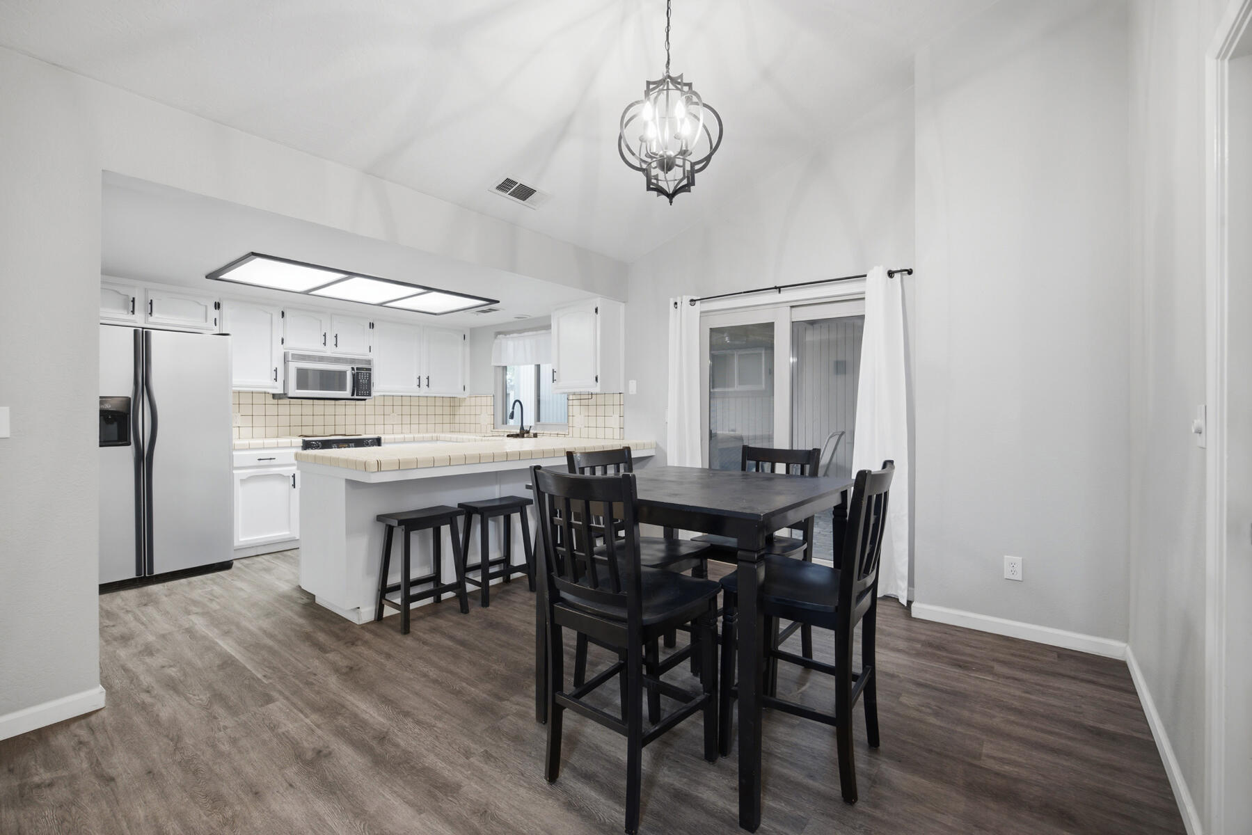 2520 E Tulare Ave, Visalia, CA 93292