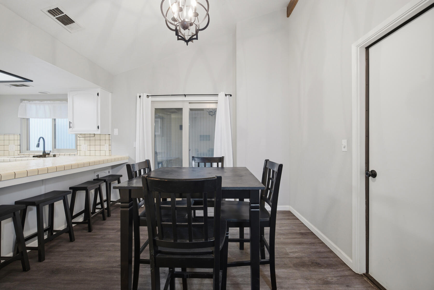 2520 E Tulare Ave, Visalia, CA 93292