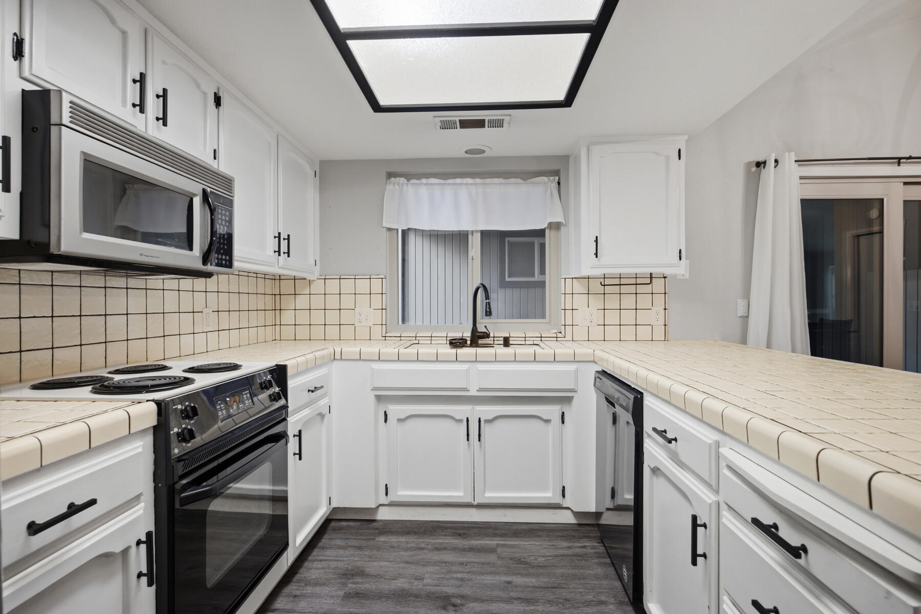 2520 E Tulare Ave, Visalia, CA 93292