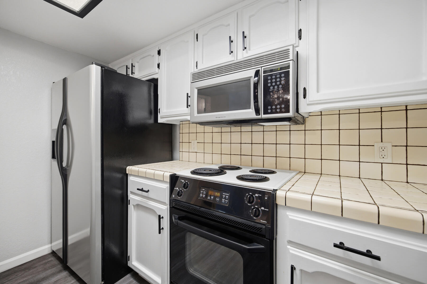 2520 E Tulare Ave, Visalia, CA 93292