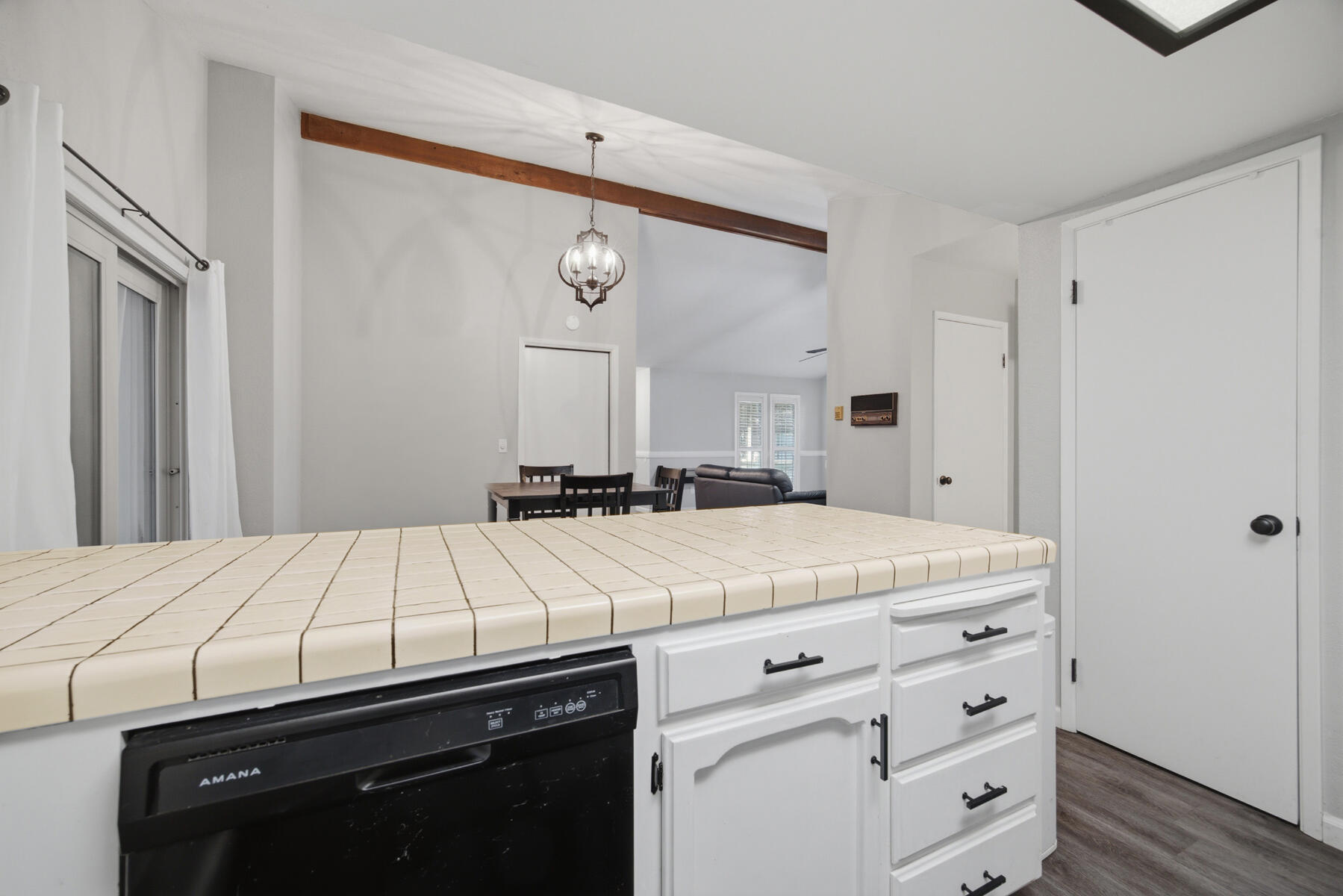 2520 E Tulare Ave, Visalia, CA 93292