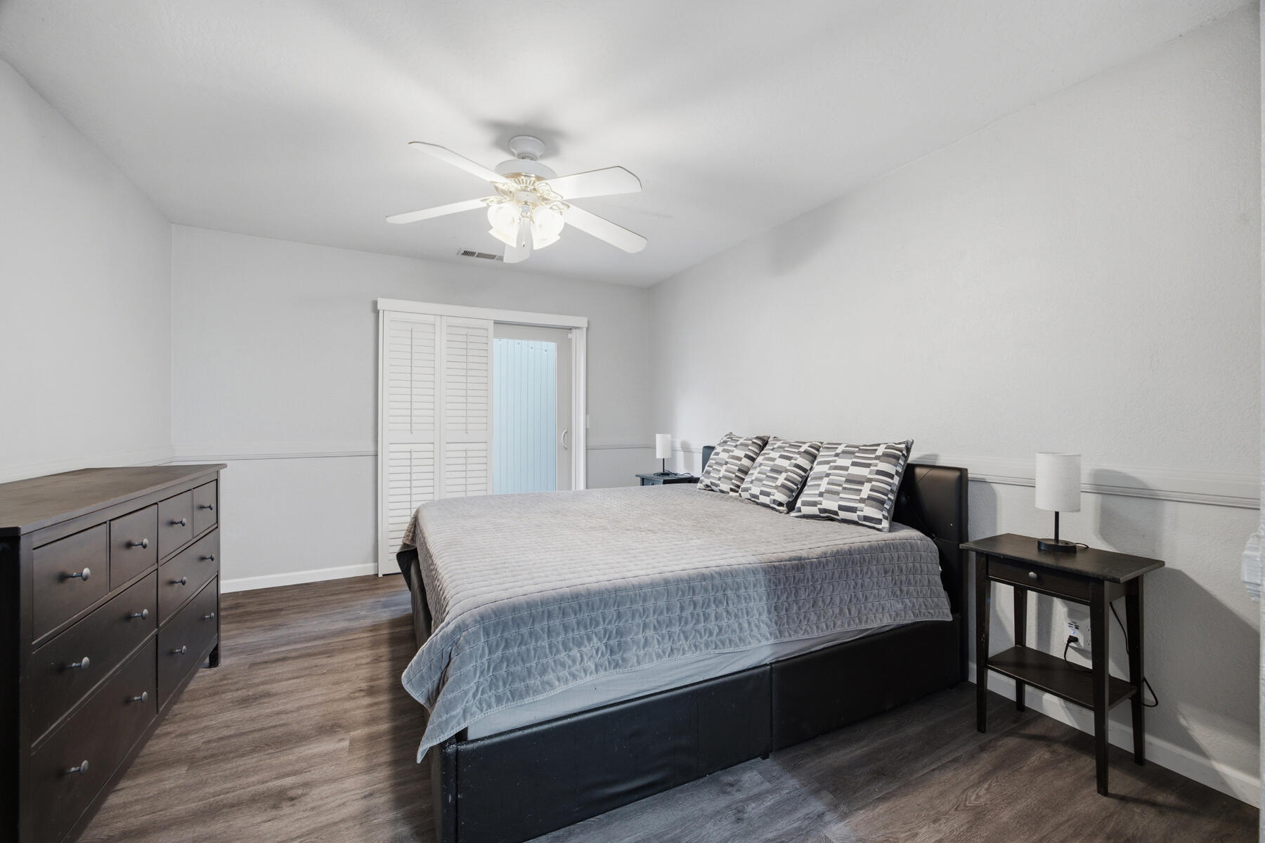2520 E Tulare Ave, Visalia, CA 93292