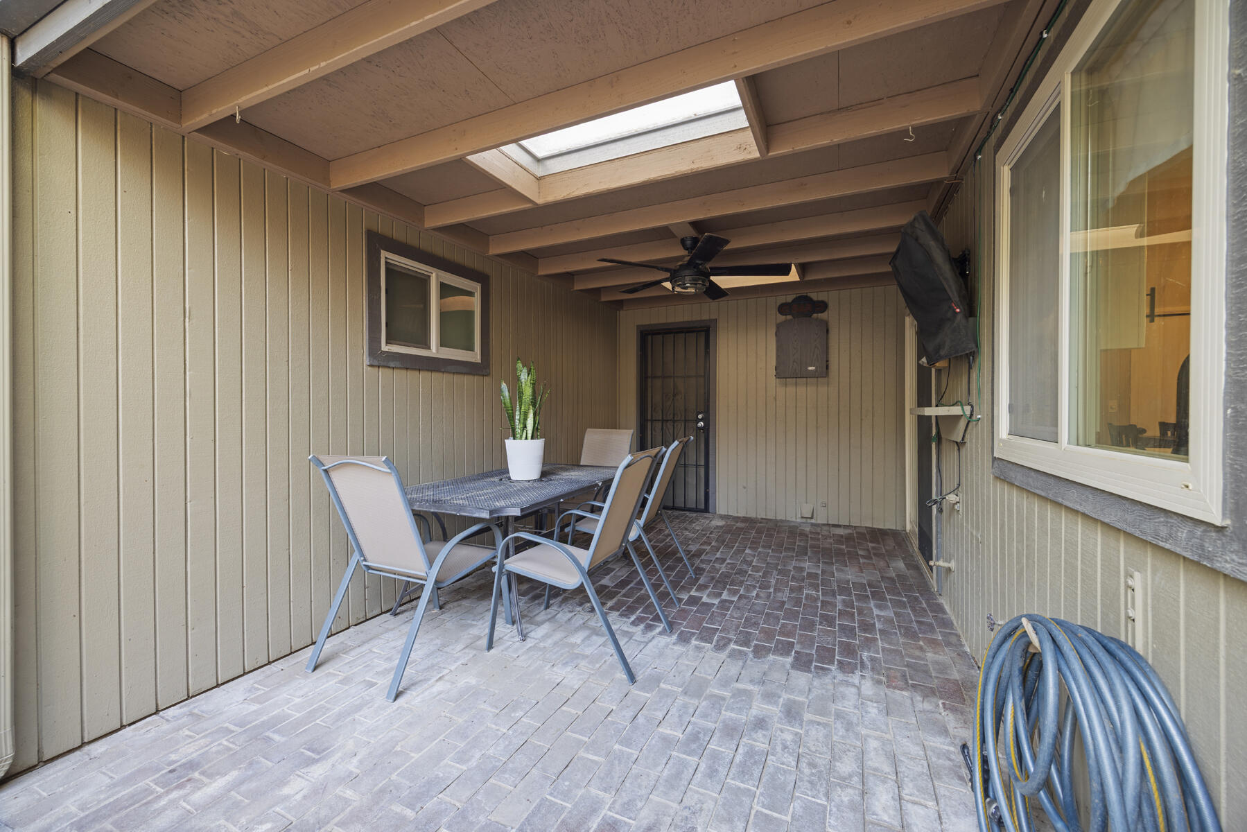 2520 E Tulare Ave, Visalia, CA 93292