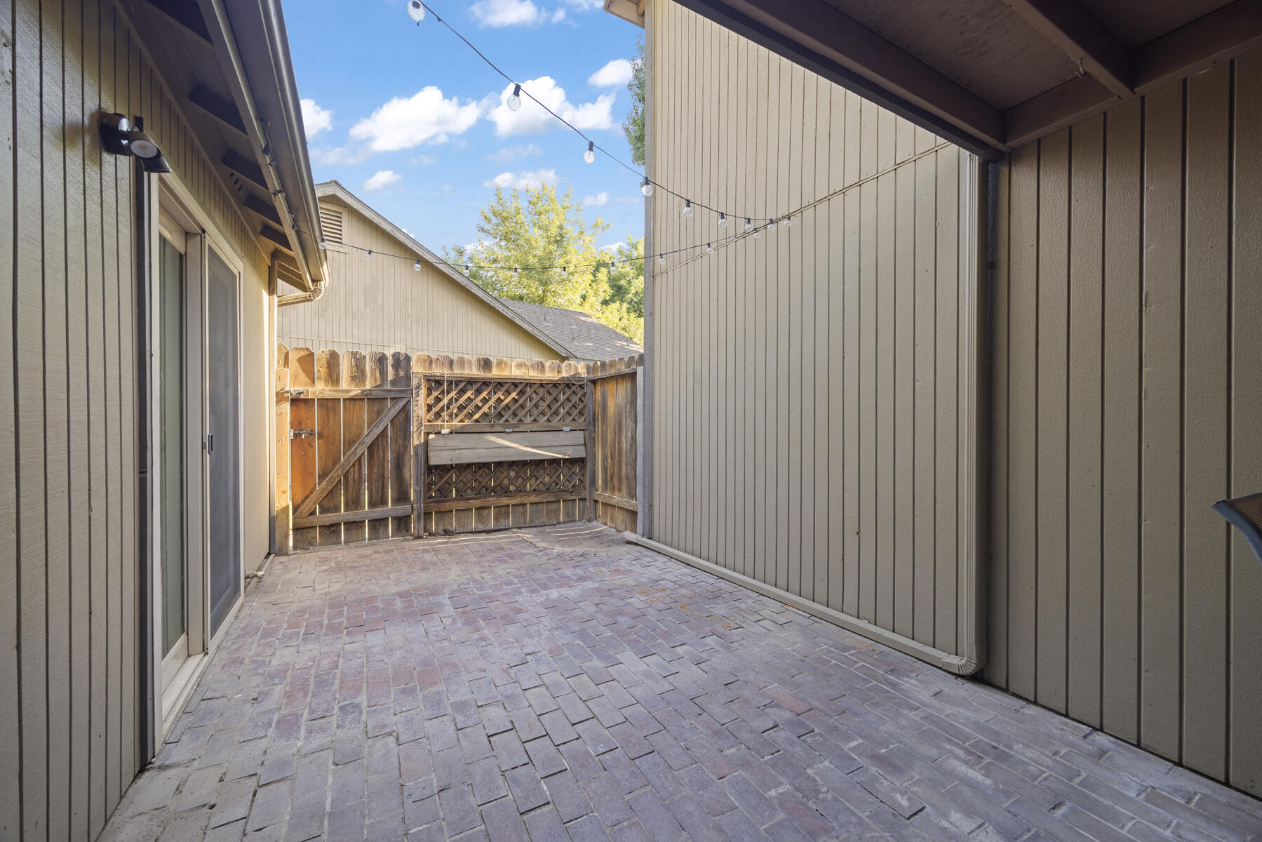 2520 E Tulare Ave, Visalia, CA 93292