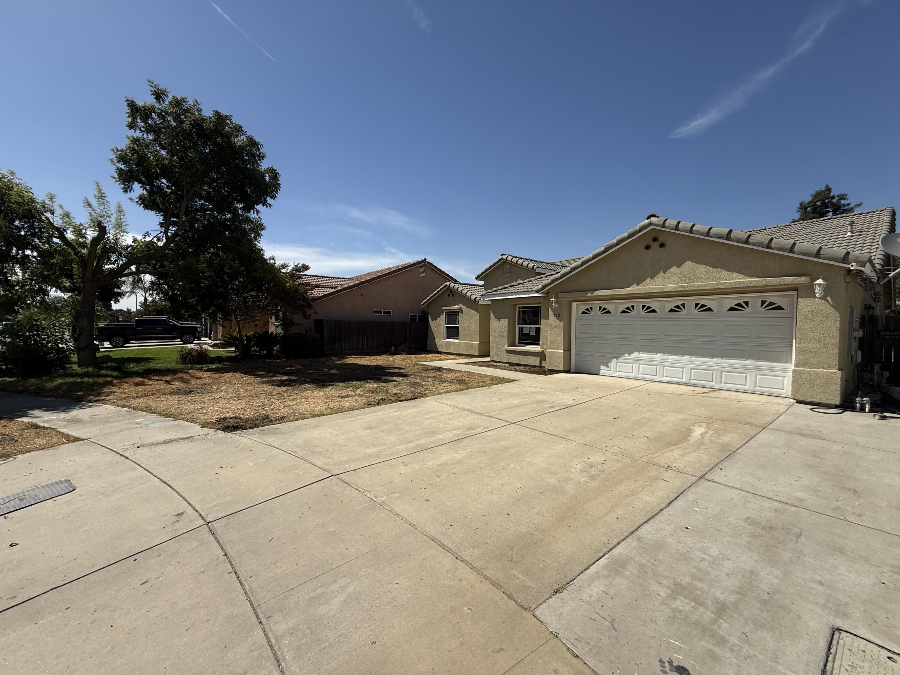 712 Moraga Ct, Tulare, CA 93274