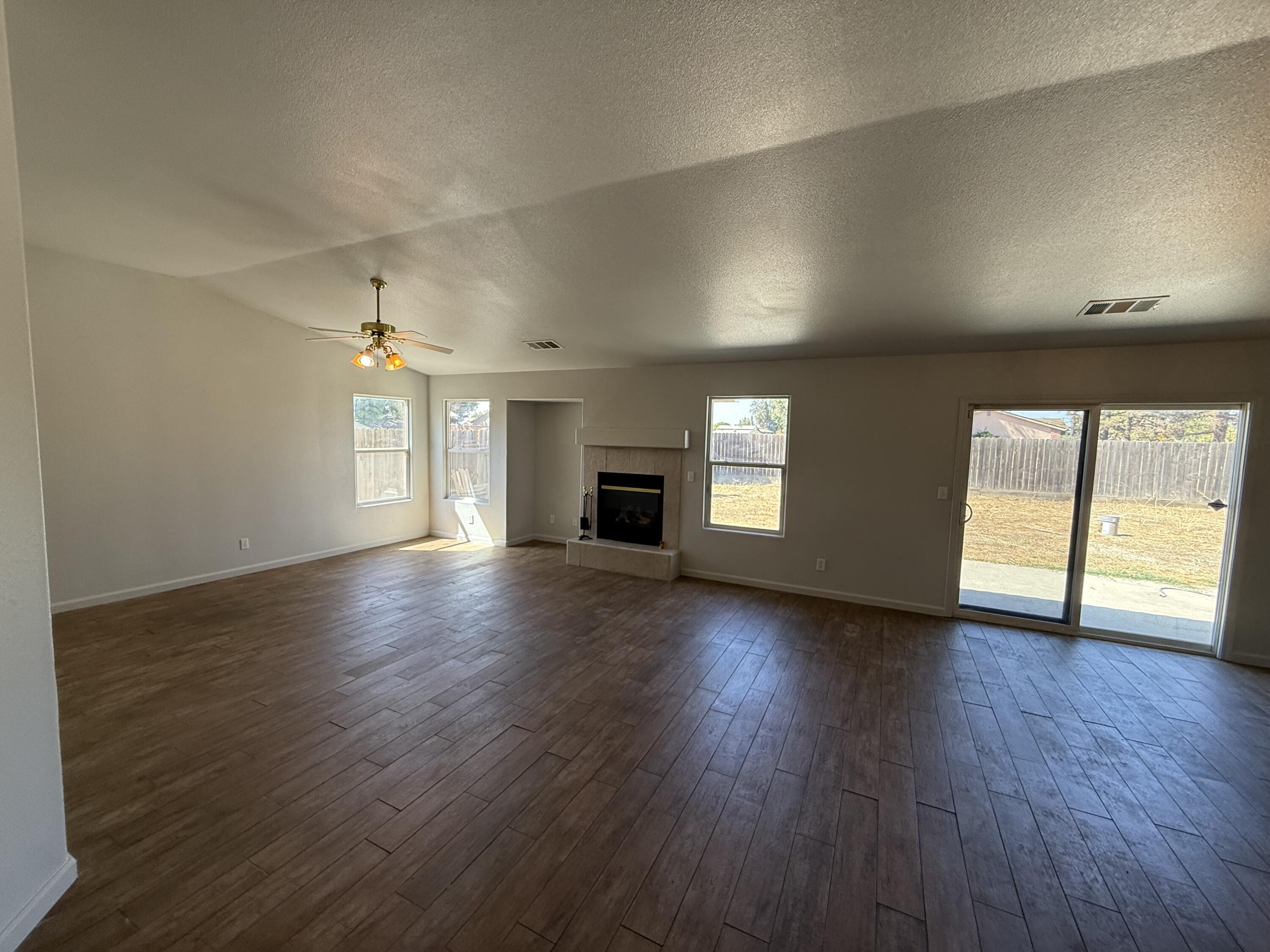 712 Moraga Ct, Tulare, CA 93274