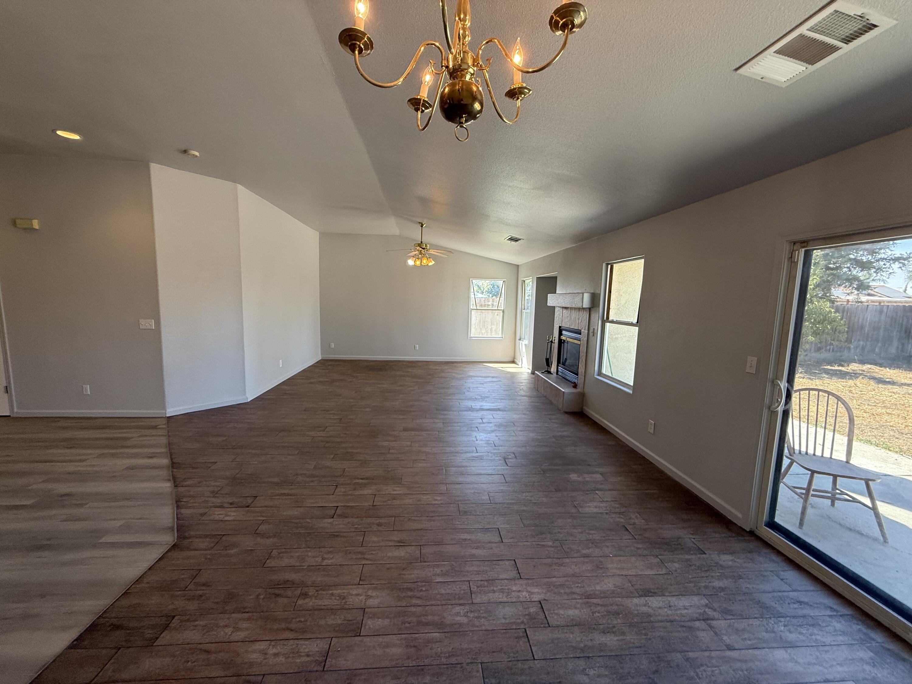 712 Moraga Ct, Tulare, CA 93274