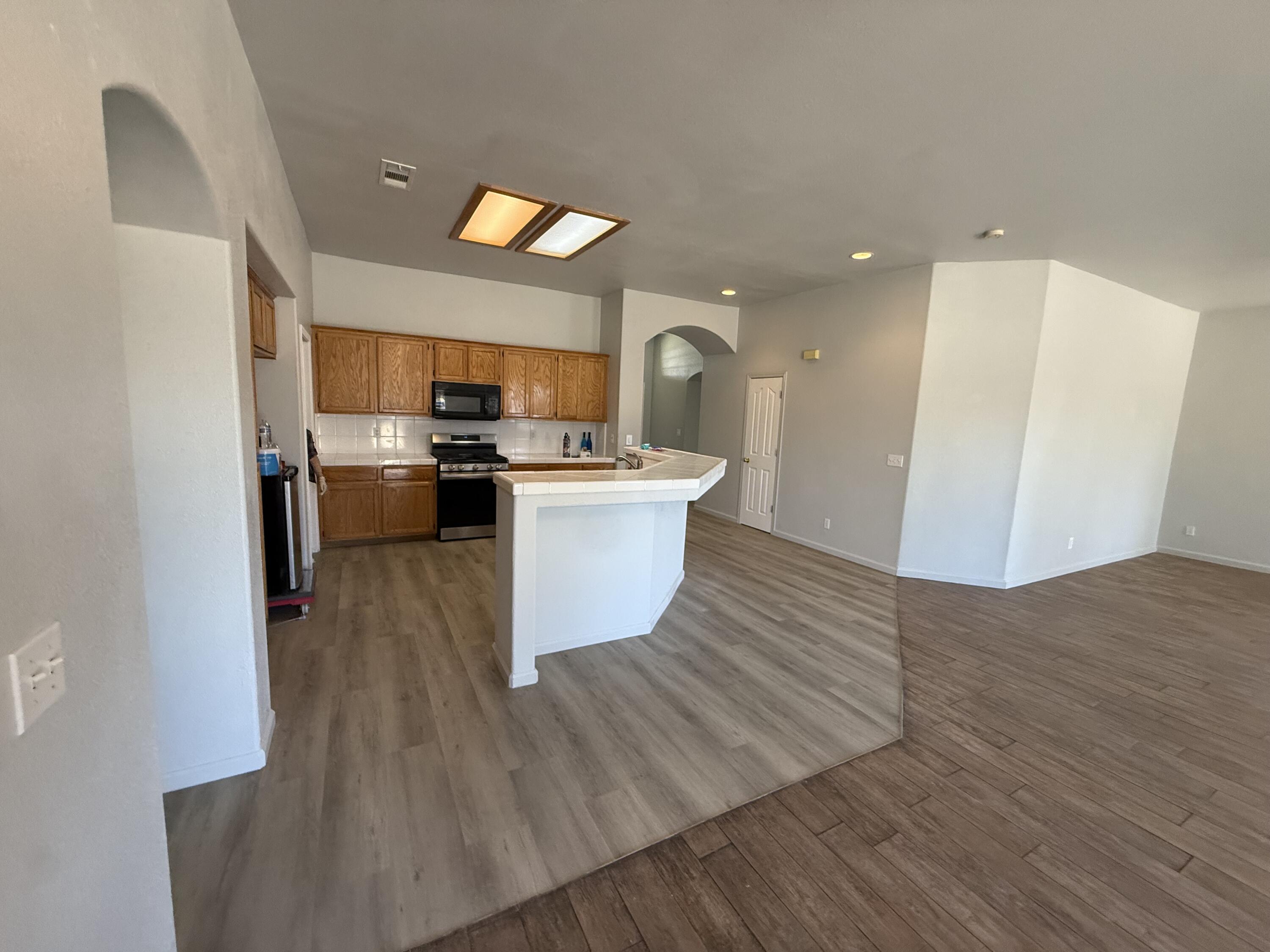 712 Moraga Ct, Tulare, CA 93274