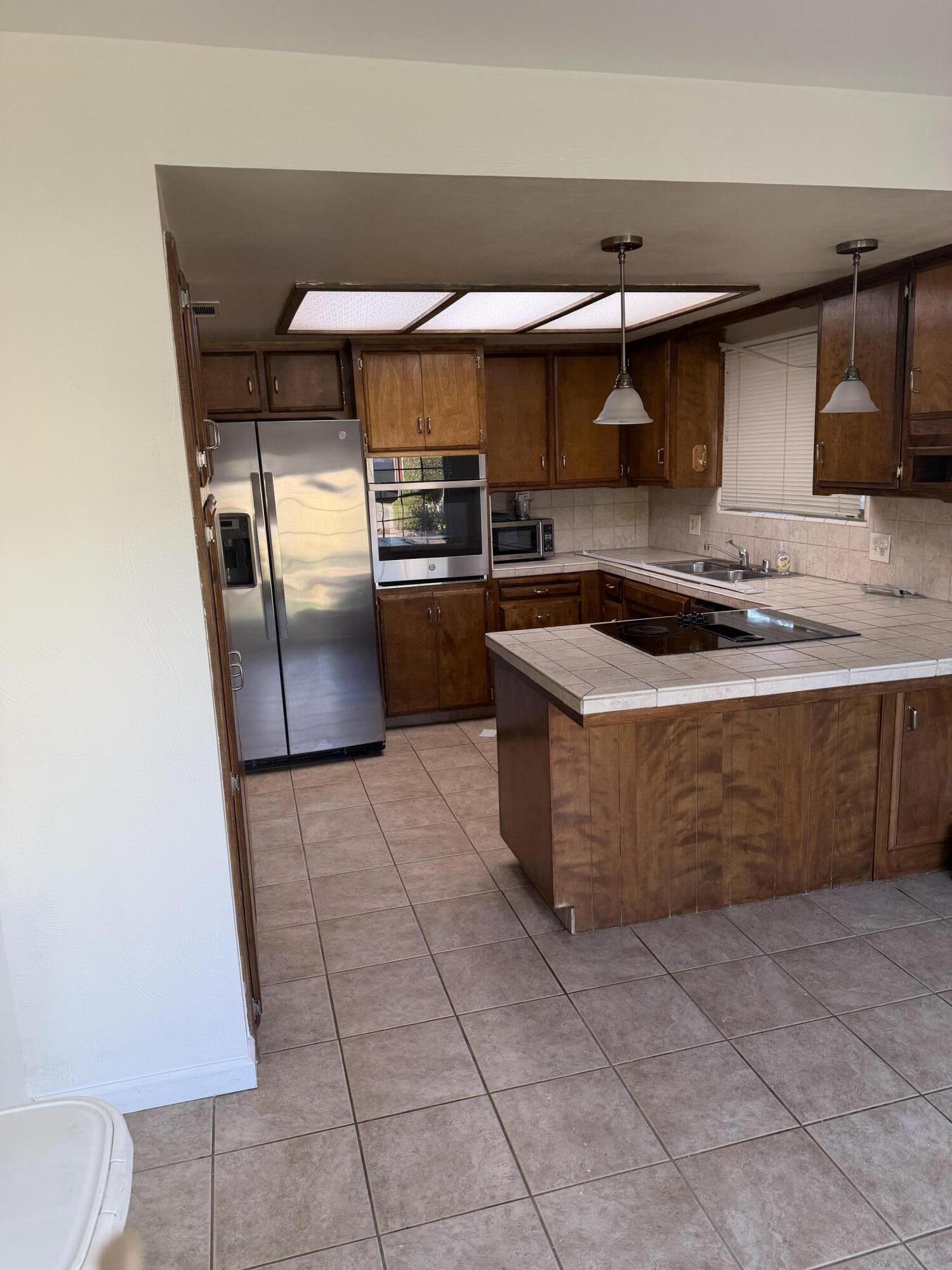 3831 W Hillsdale Ave, Visalia, CA 93291