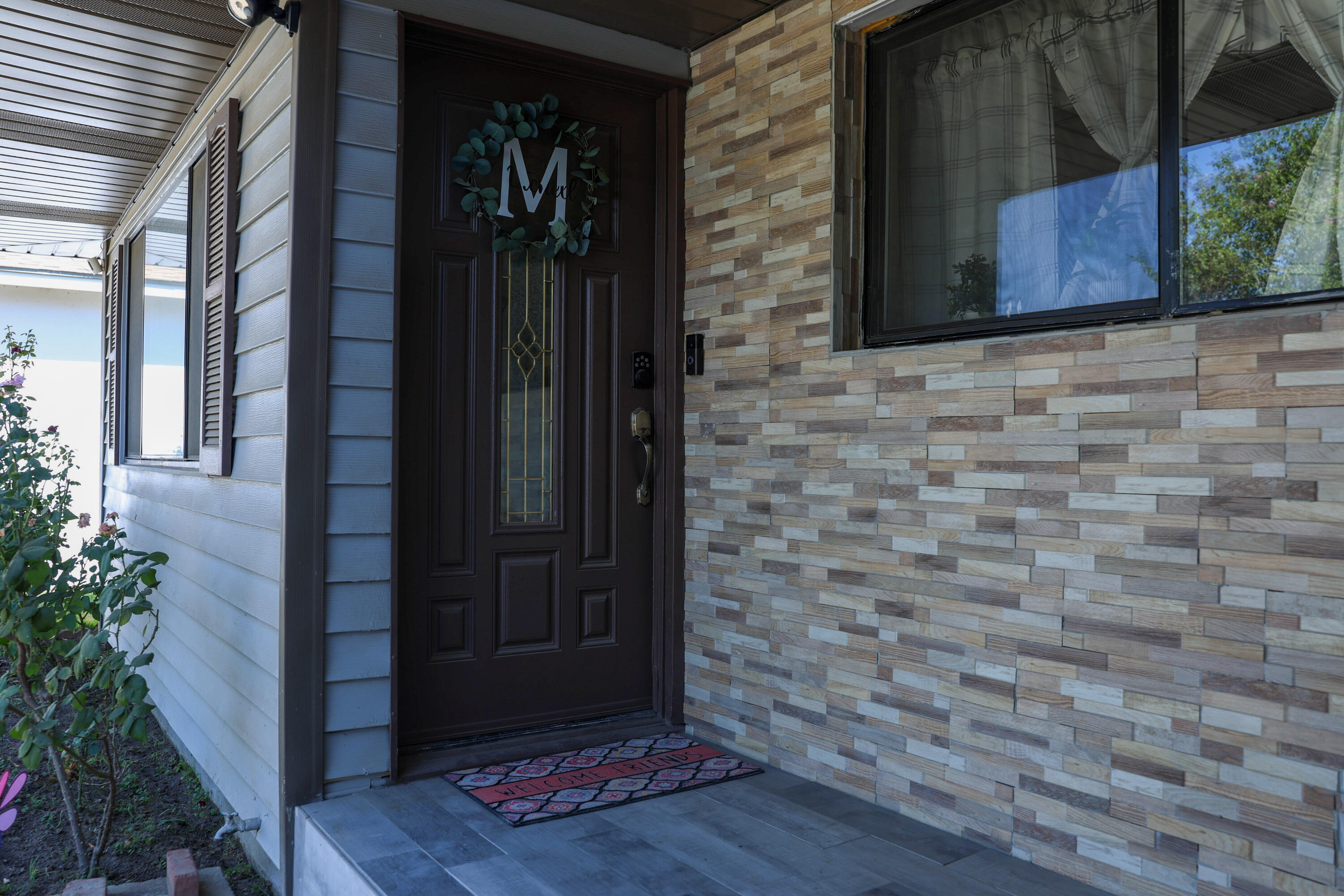 1709 E Burton Ave, Tulare, CA 93274