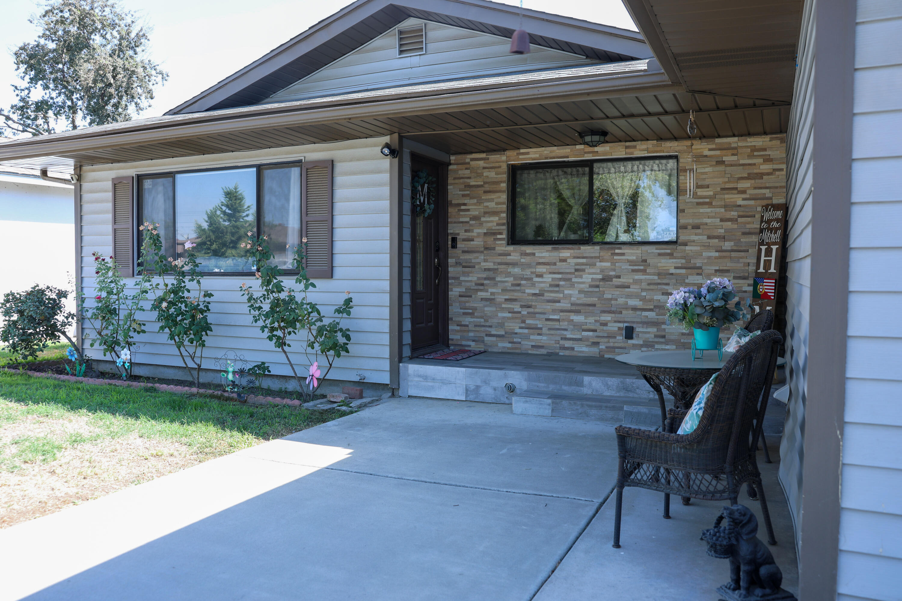 1709 E Burton Ave, Tulare, CA 93274