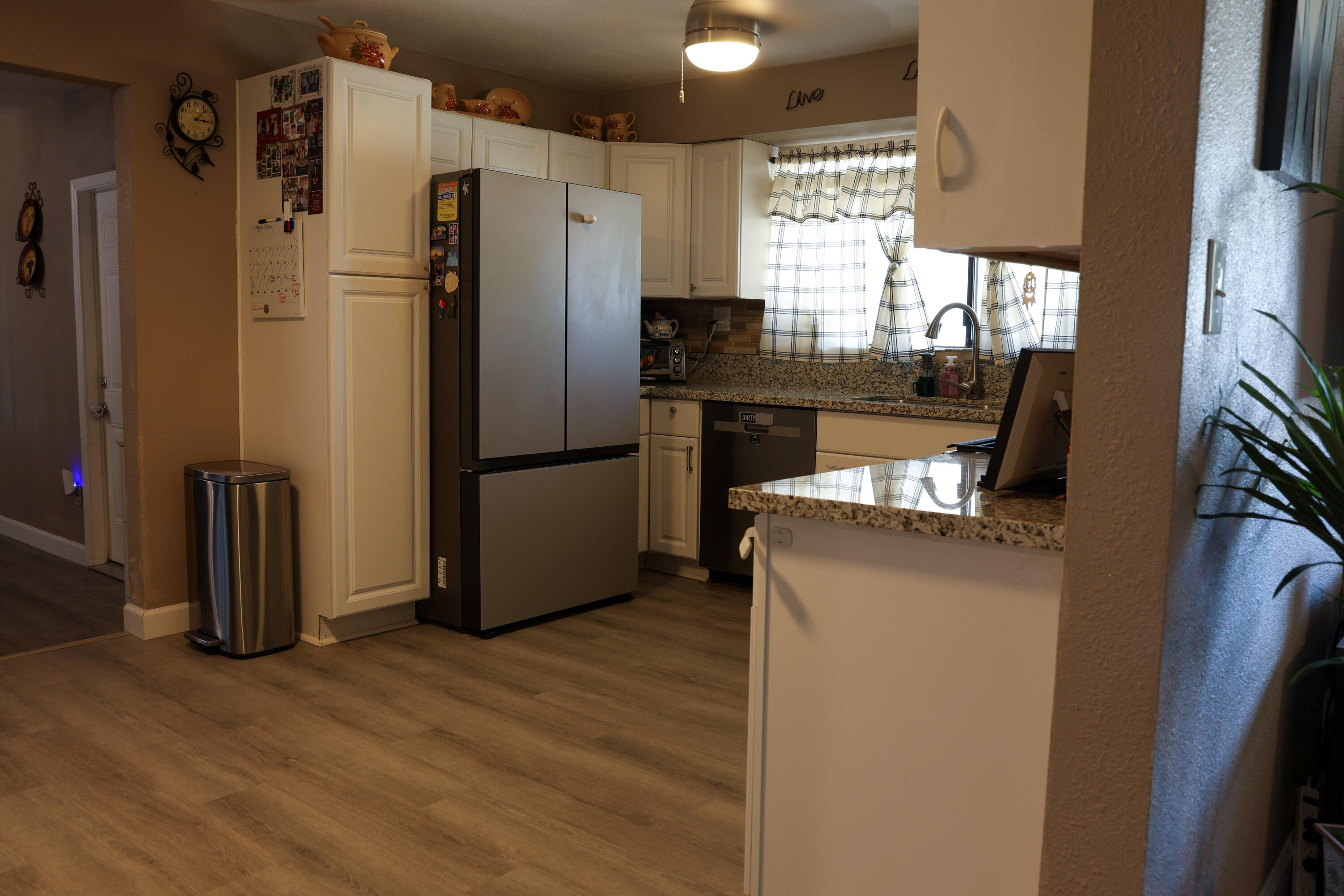 1709 E Burton Ave, Tulare, CA 93274