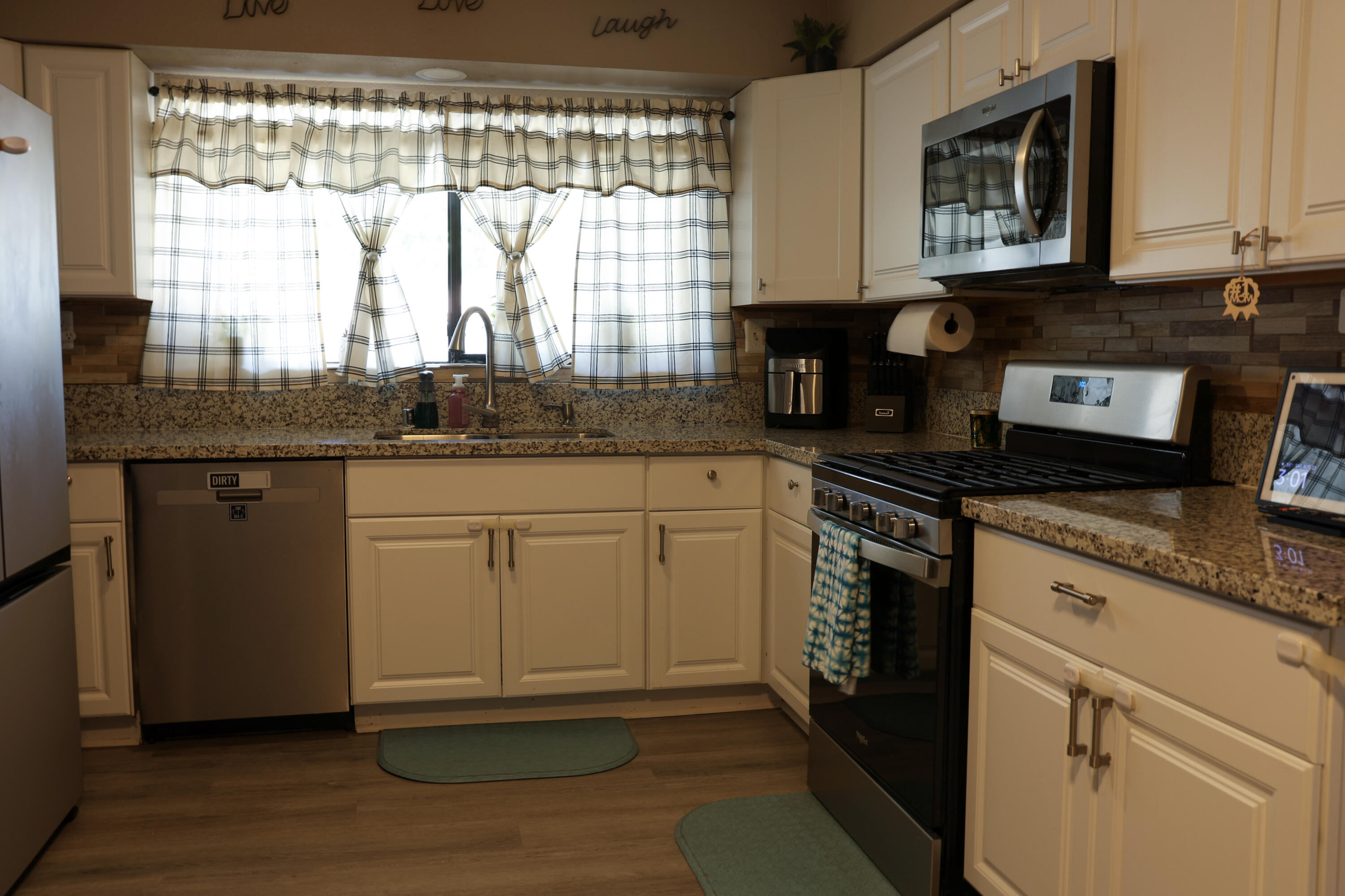 1709 E Burton Ave, Tulare, CA 93274