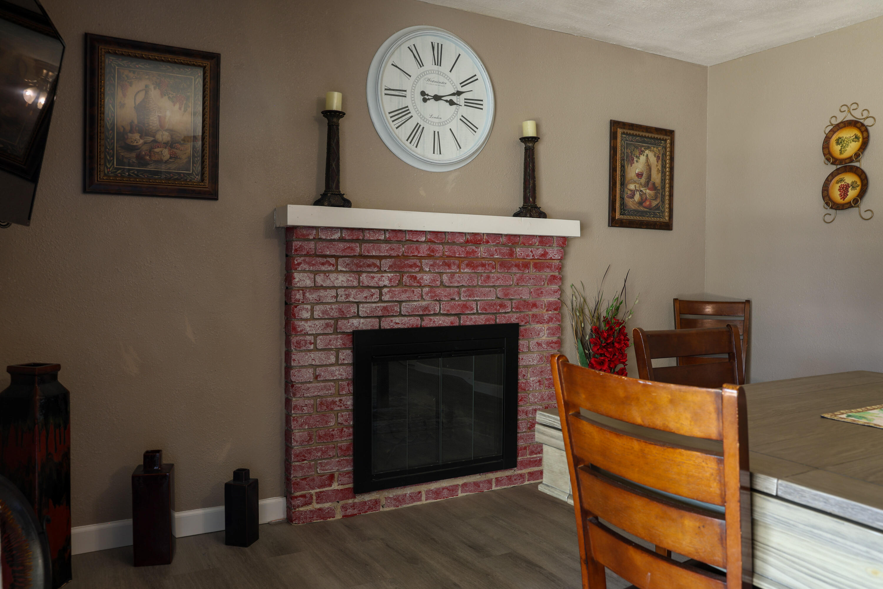 1709 E Burton Ave, Tulare, CA 93274