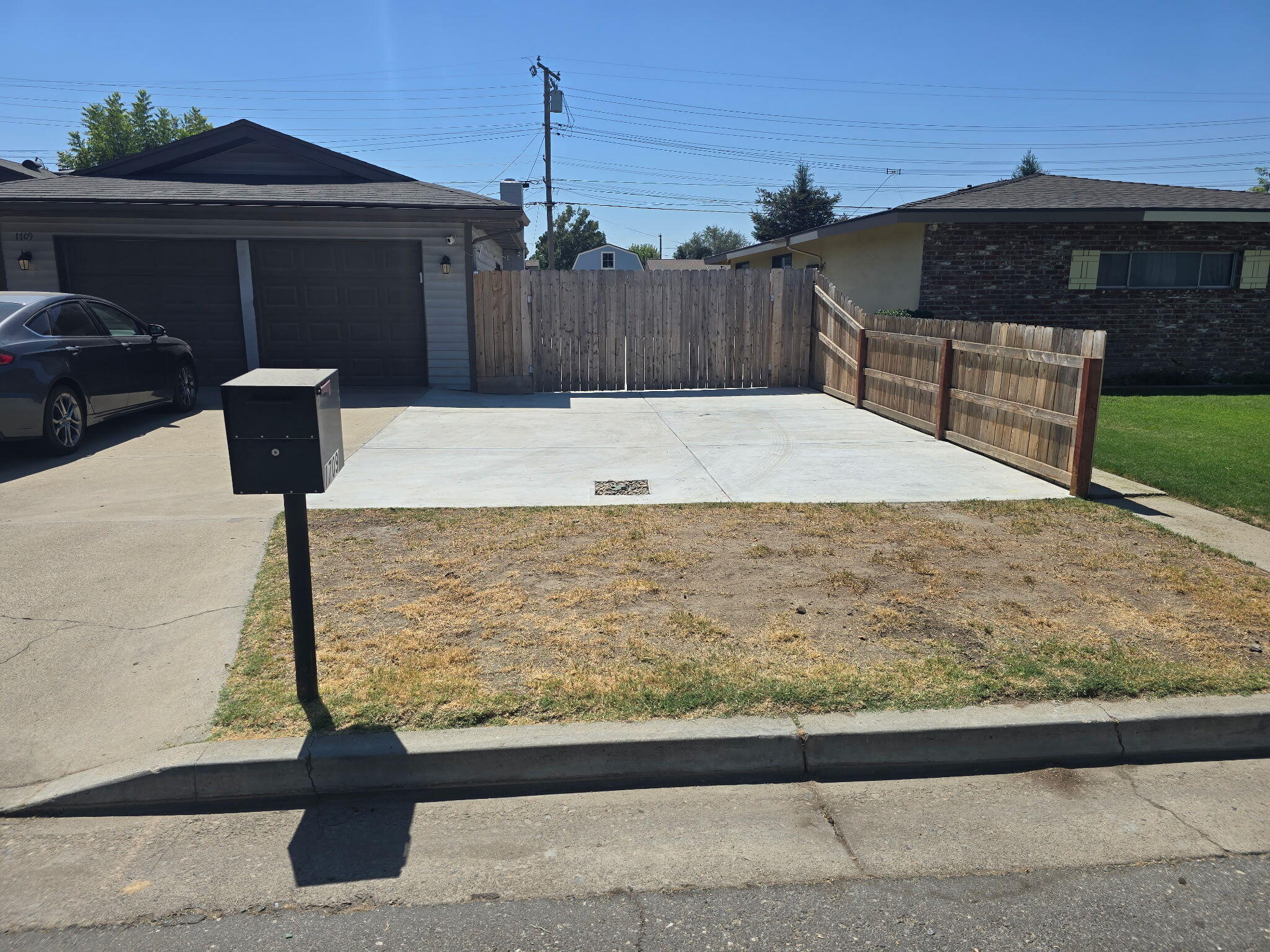 1709 E Burton Ave, Tulare, CA 93274