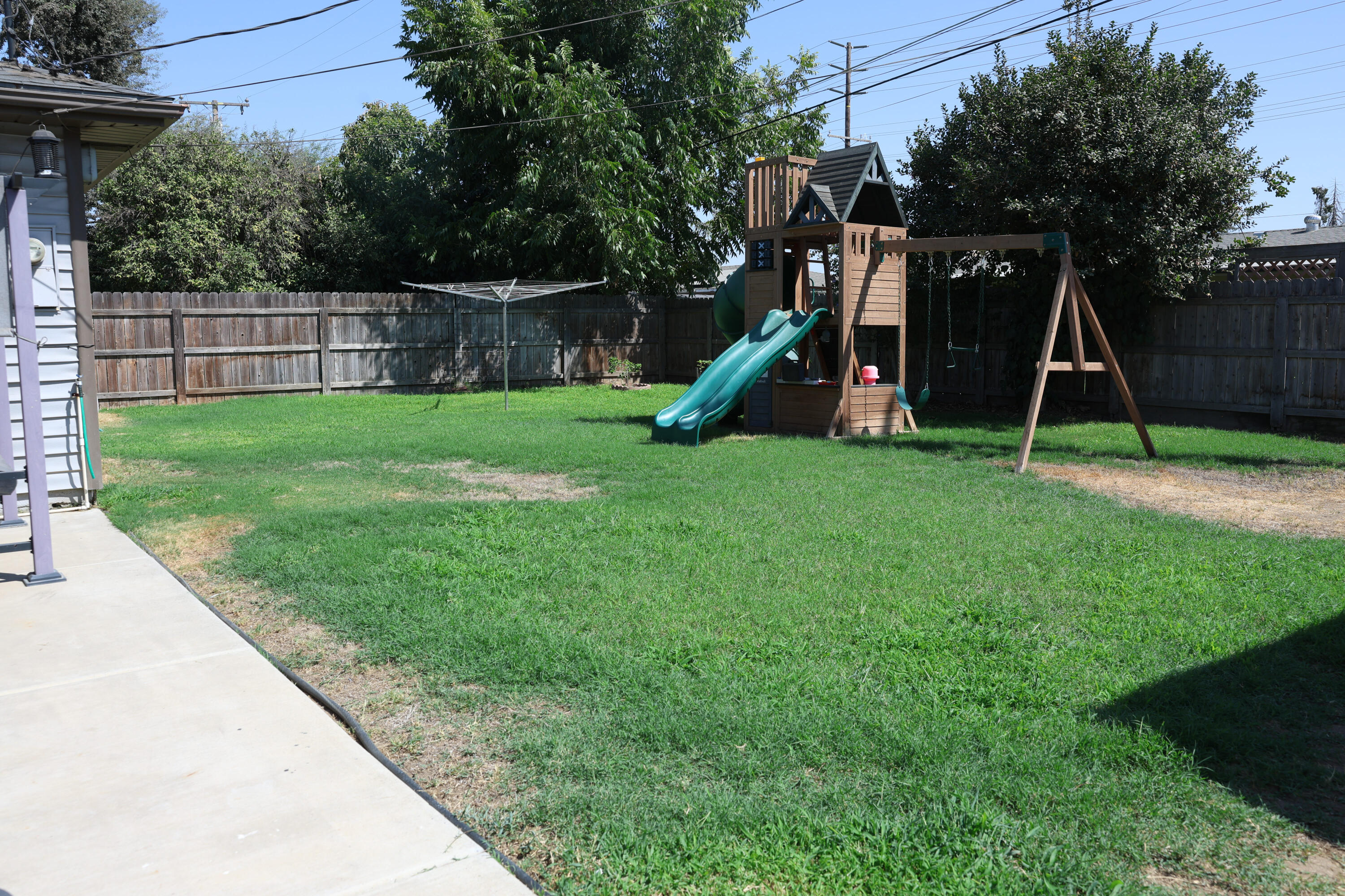 1709 E Burton Ave, Tulare, CA 93274