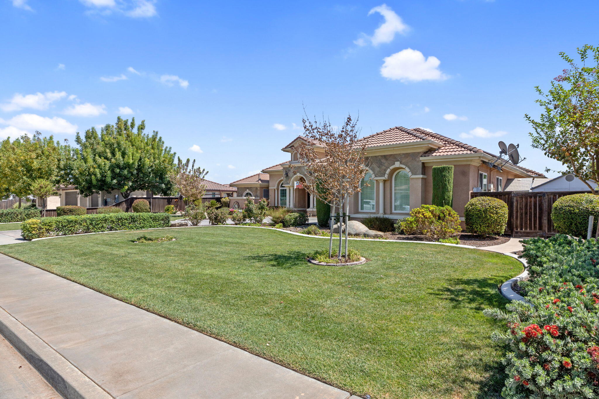 2579 Meadow View Rd, Hanford, CA 93230