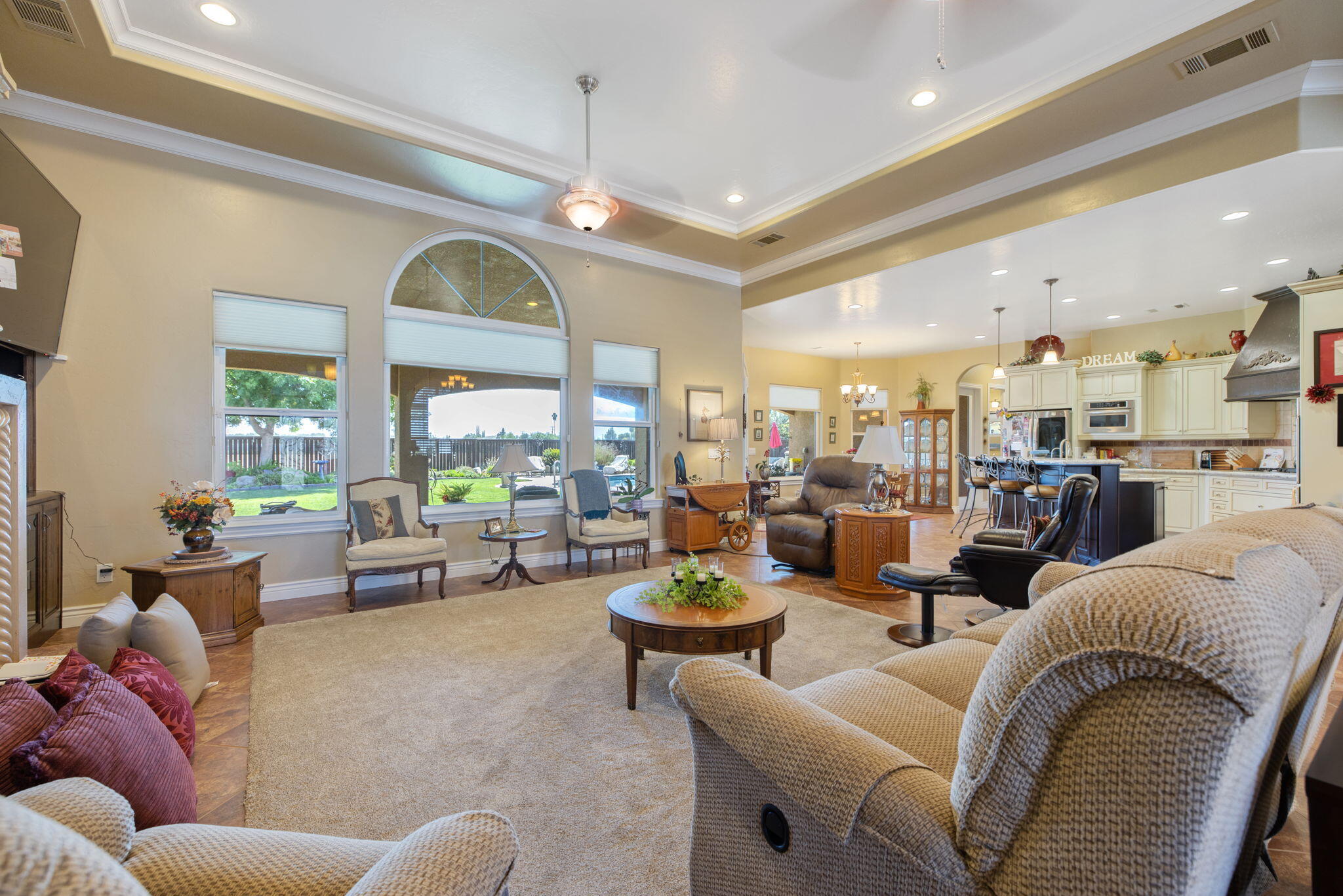 2579 Meadow View Rd, Hanford, CA 93230