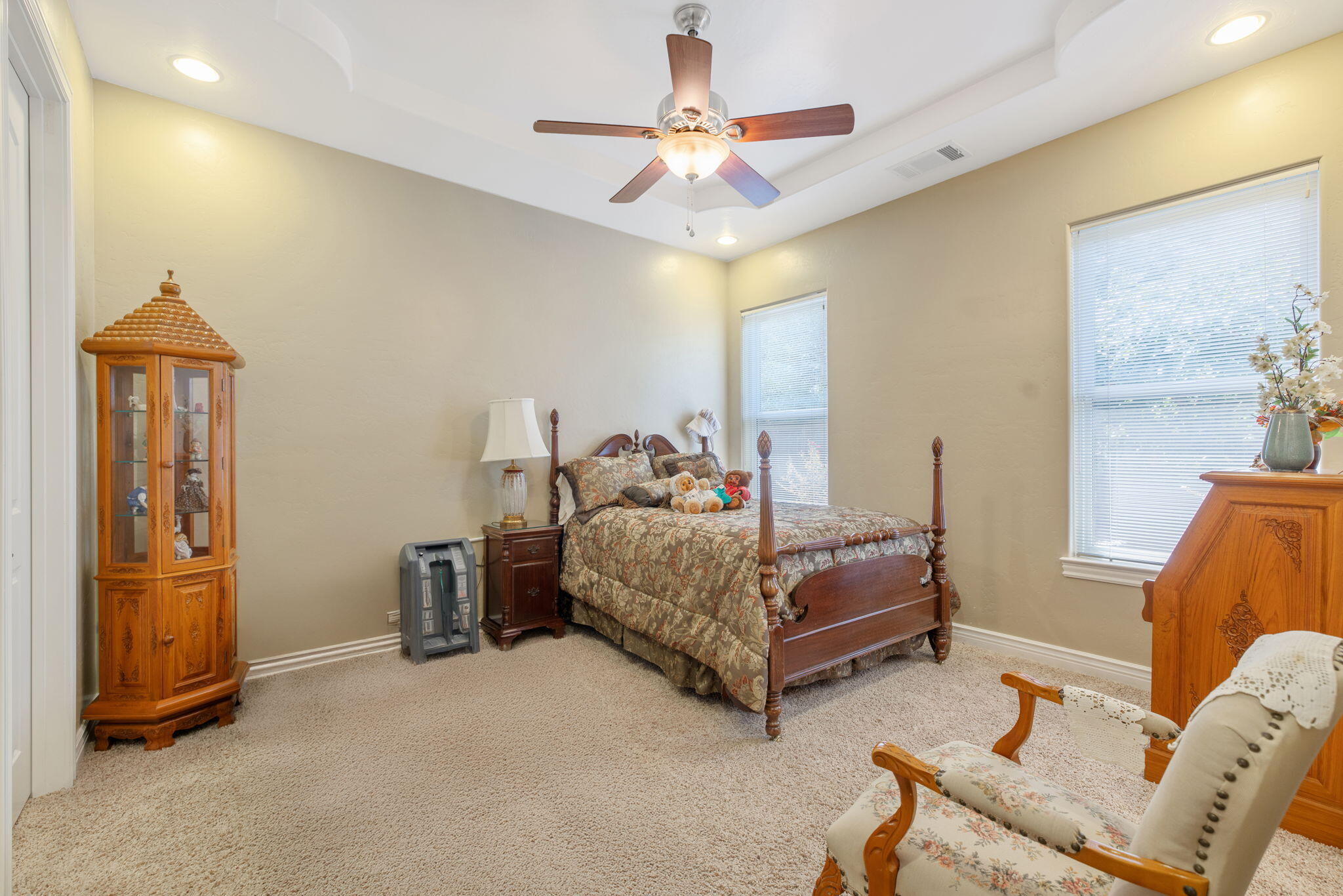 2579 Meadow View Rd, Hanford, CA 93230