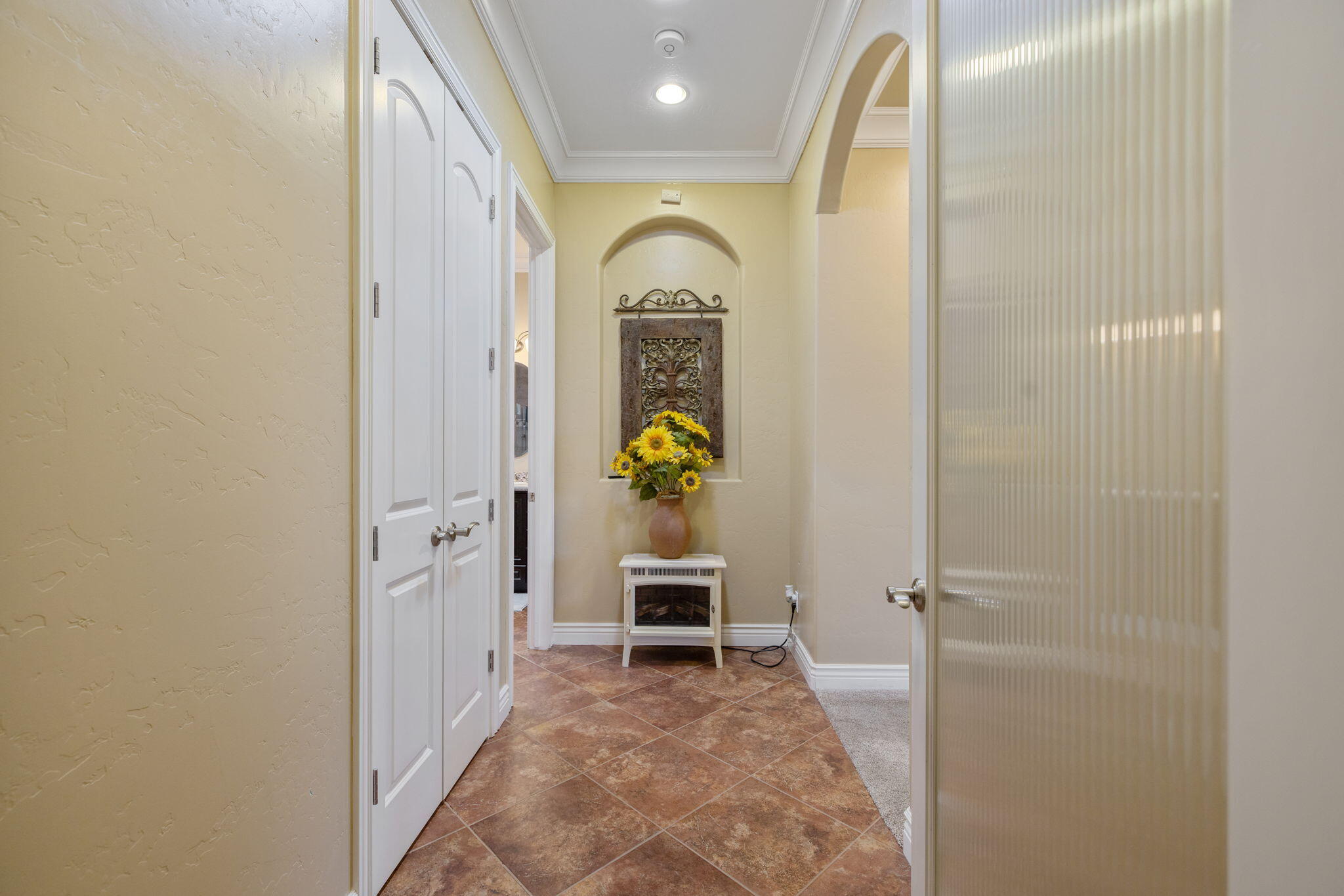 2579 Meadow View Rd, Hanford, CA 93230