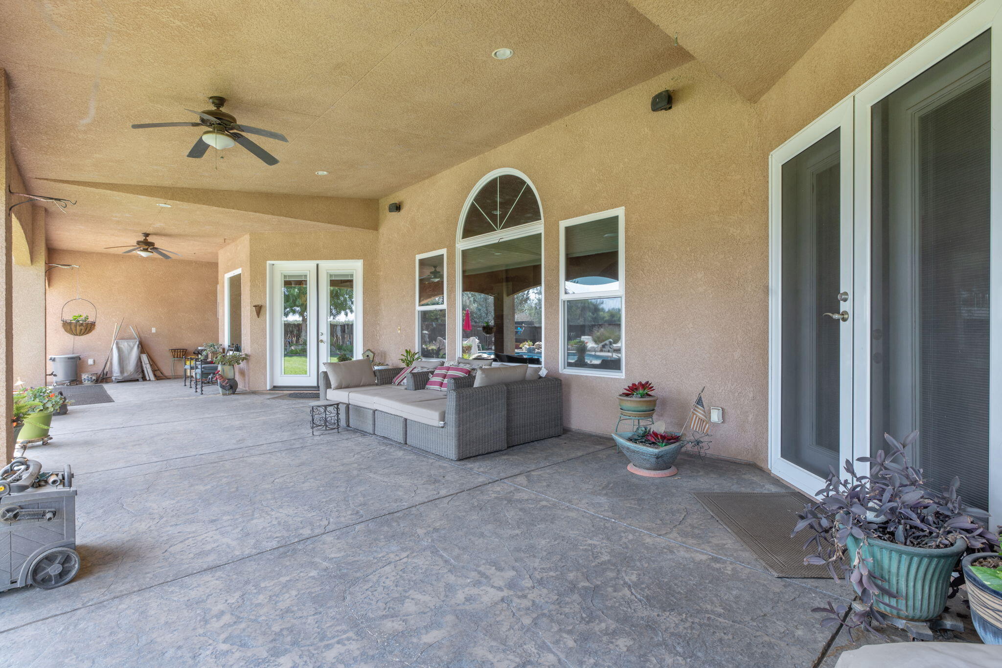 2579 Meadow View Rd, Hanford, CA 93230