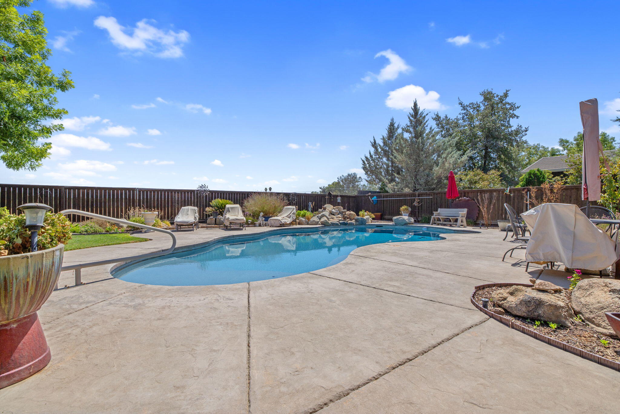 2579 Meadow View Rd, Hanford, CA 93230