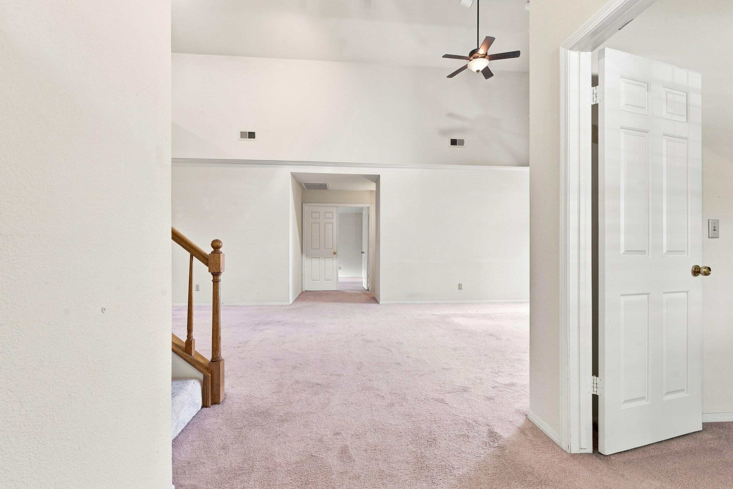 9126 N Stoneridge Ln, Fresno, CA 93720
