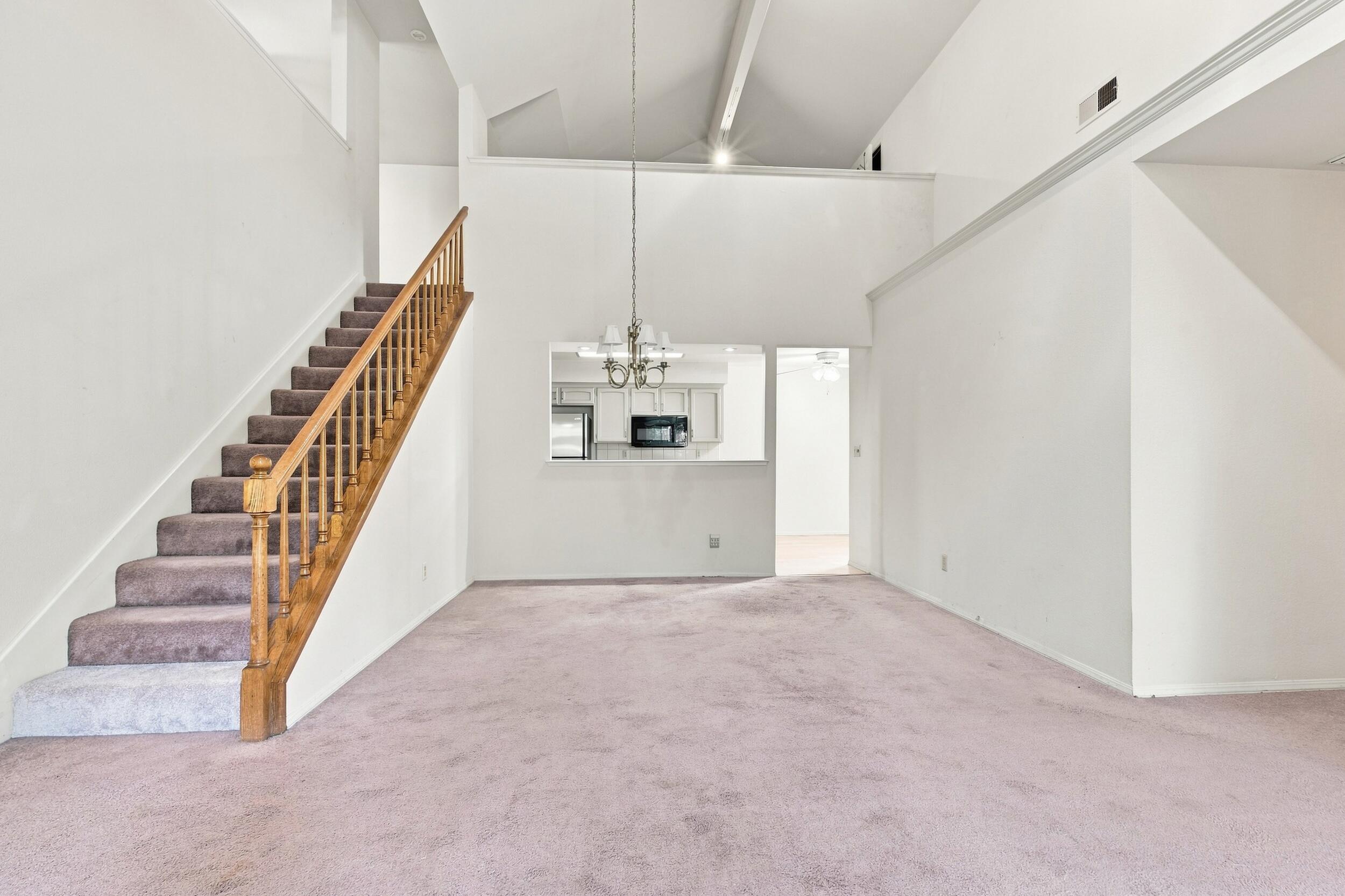 9126 N Stoneridge Ln, Fresno, CA 93720