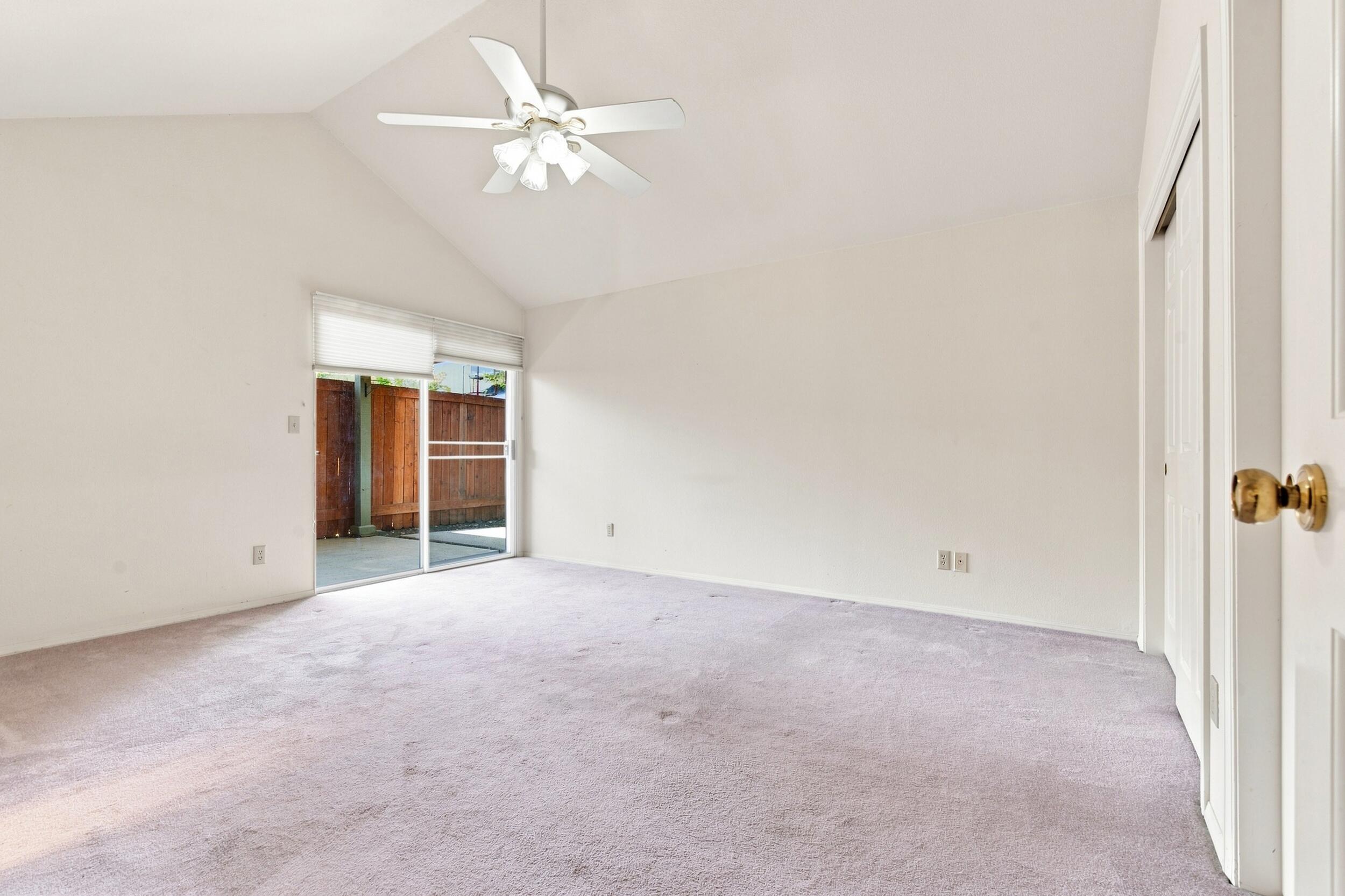 9126 N Stoneridge Ln, Fresno, CA 93720