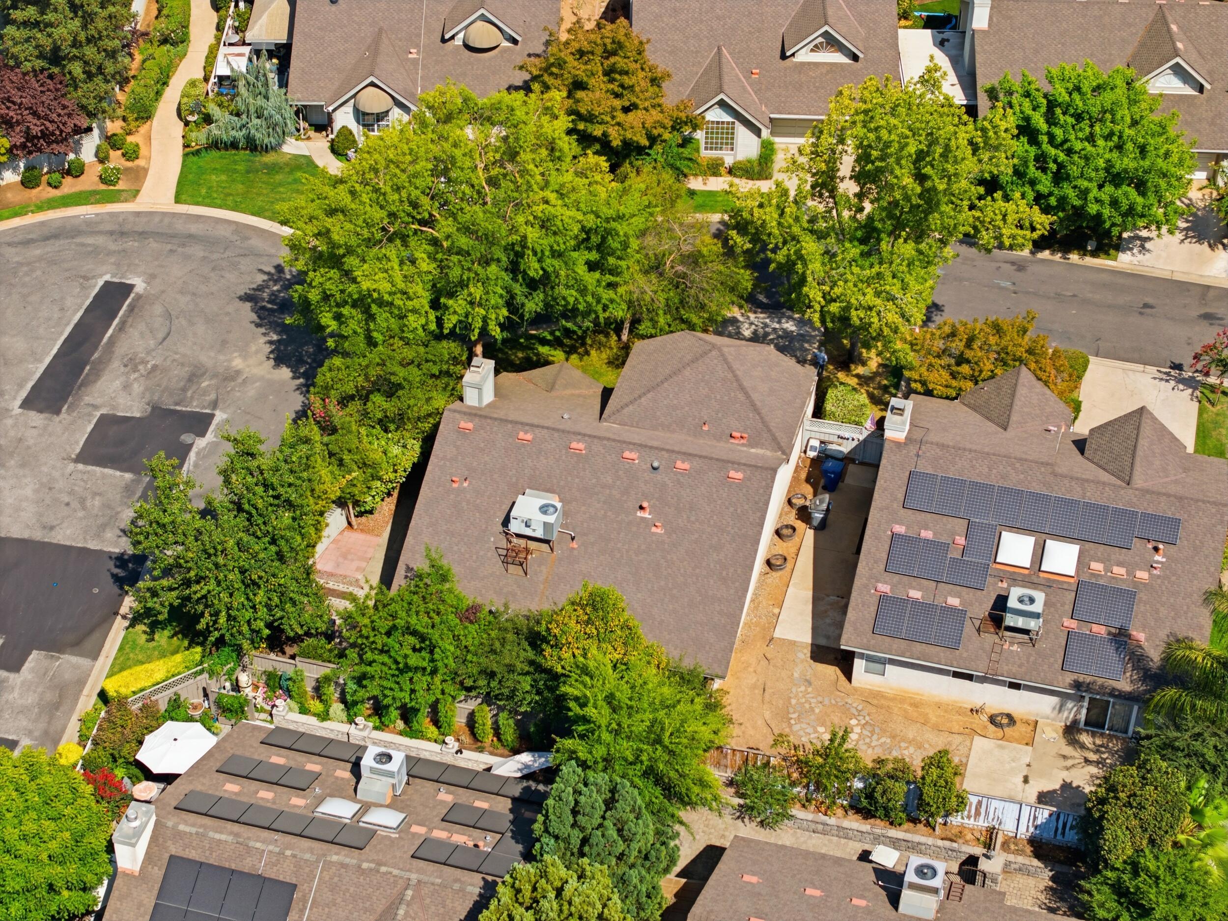 9126 N Stoneridge Ln, Fresno, CA 93720