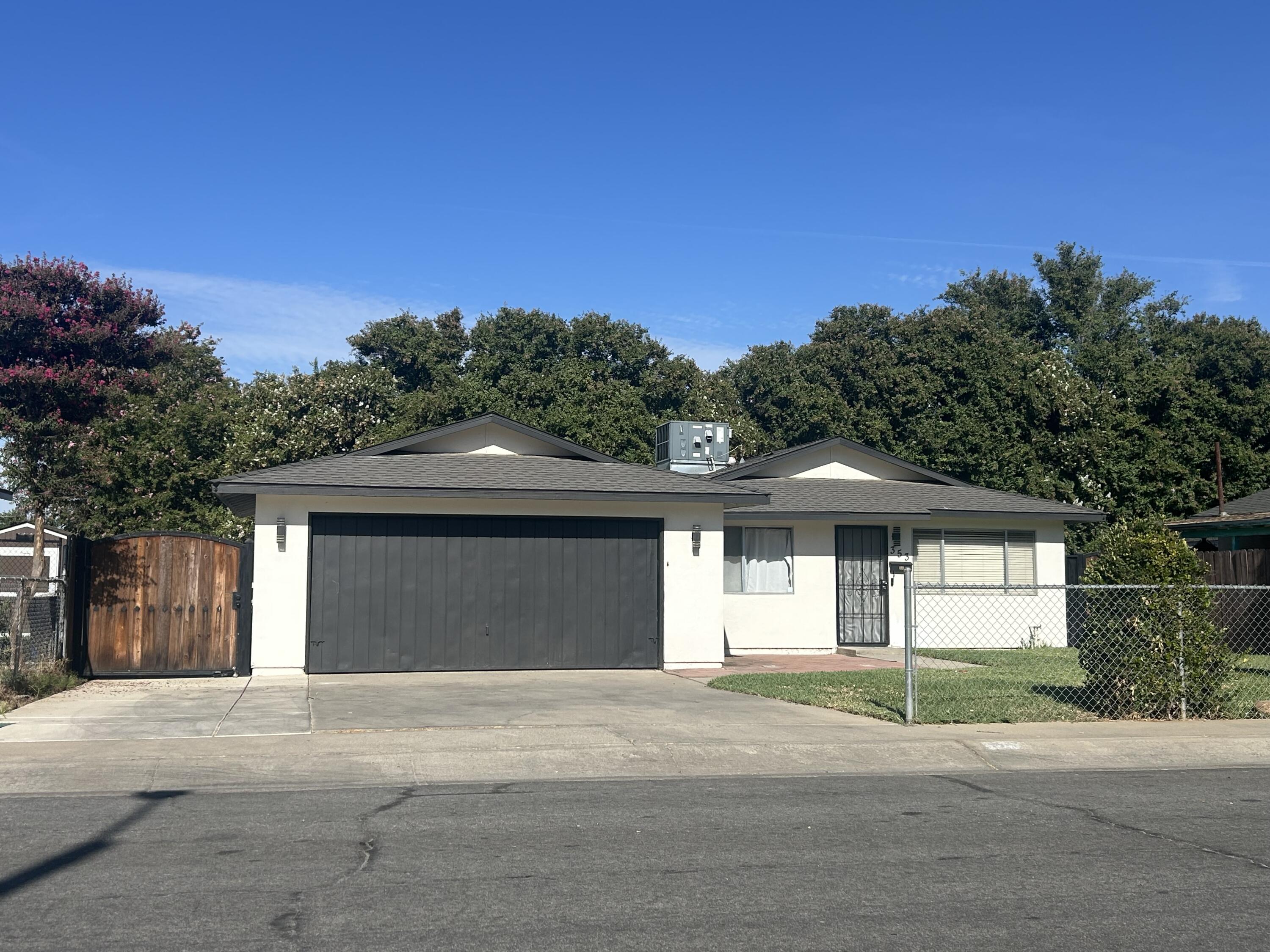 353 Holly St, Woodlake, CA 93286