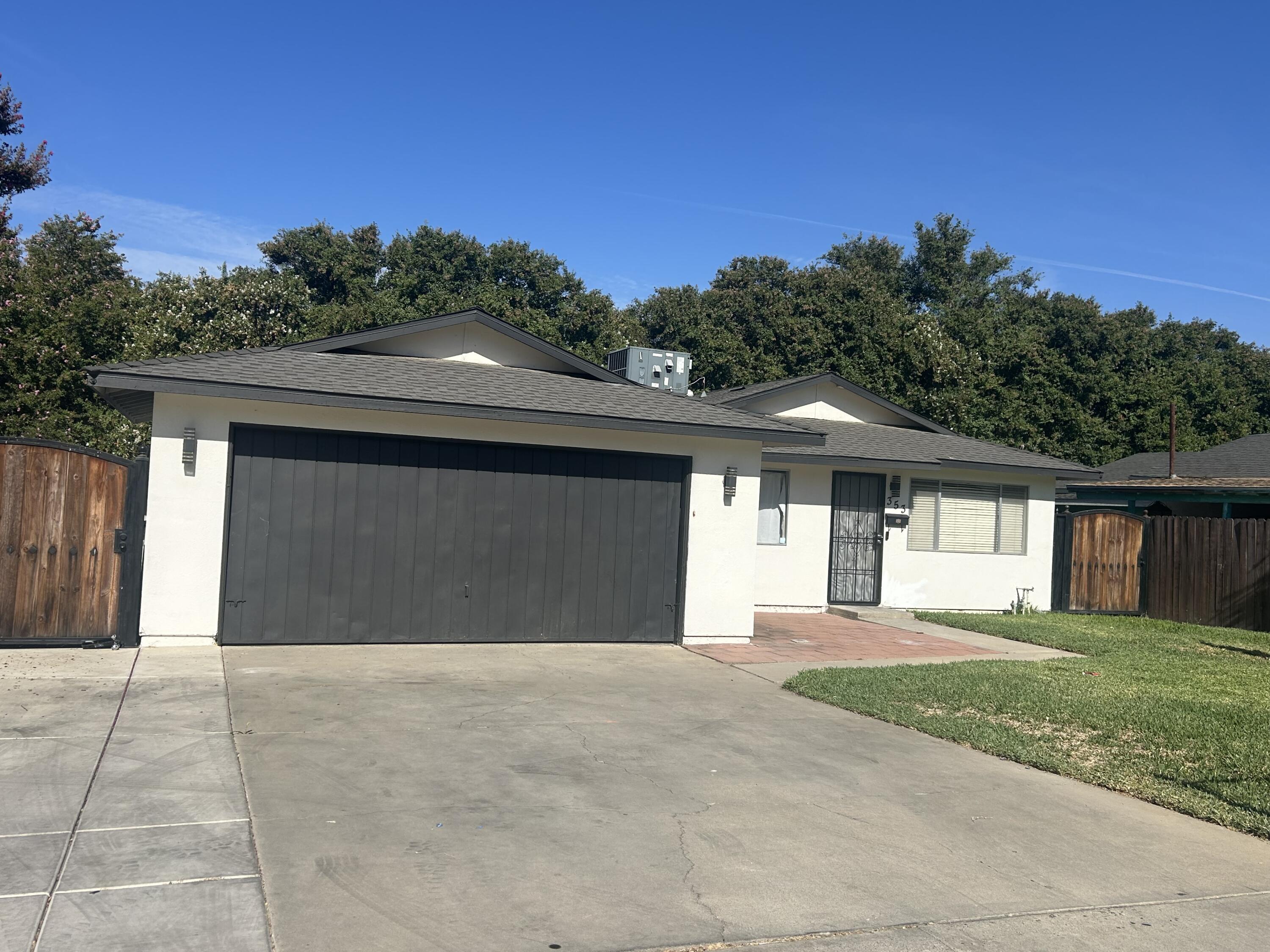 353 Holly St, Woodlake, CA 93286