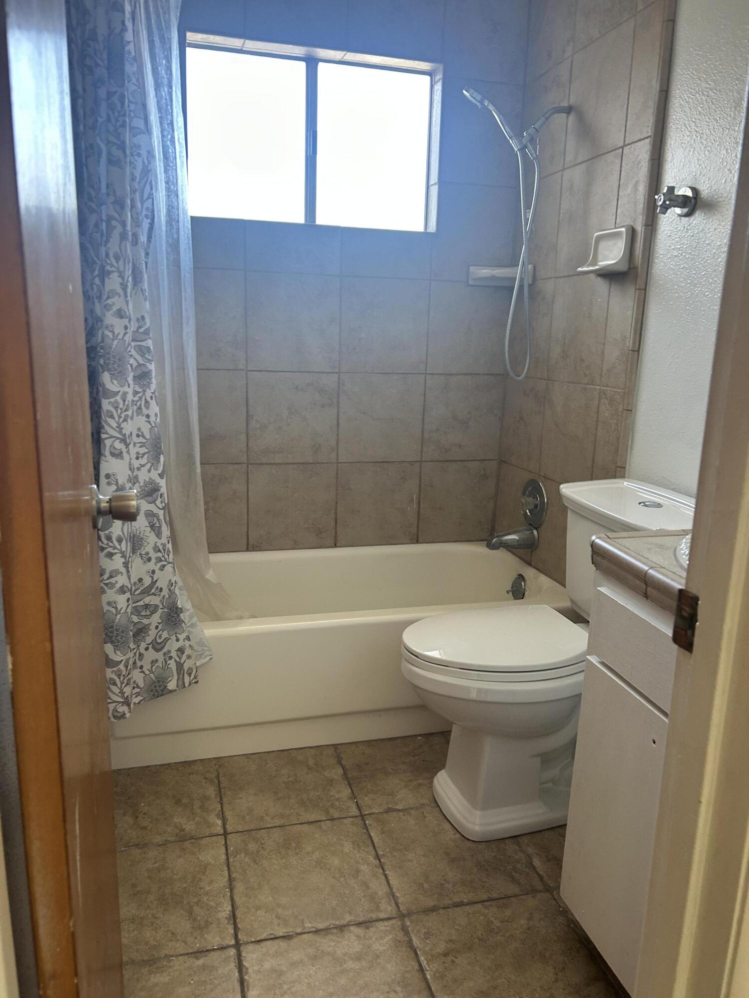 353 Holly St, Woodlake, CA 93286